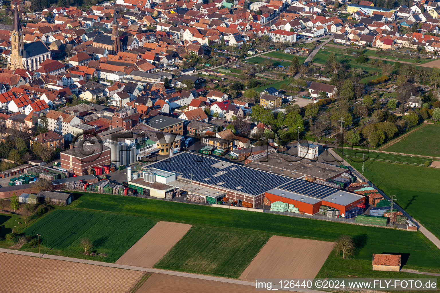 Vue aérienne de Sites de production de la brasserie BELLHEIMER BRAUEREI - PARK & Bellheimer GmbH & Co. KG à Bellheim dans le département Rhénanie-Palatinat, Allemagne