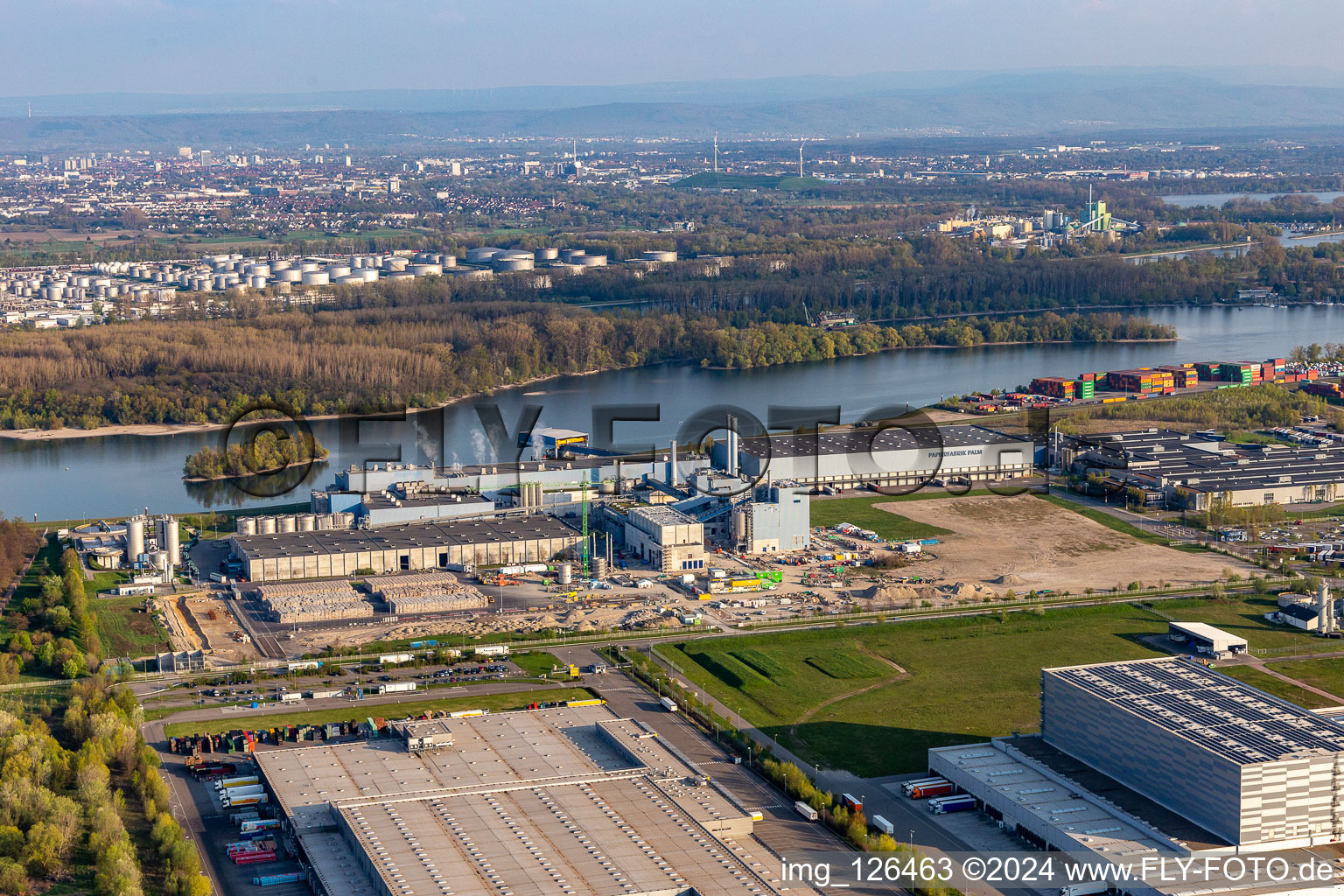 Image drone de Nouvelle construction de la centrale électrique gaz-hydrogène de l'usine de papier Palm GmbH & Co. KG dans la zone industrielle de Wörth-Oberwald à Wörth am Rhein dans le département Rhénanie-Palatinat, Allemagne