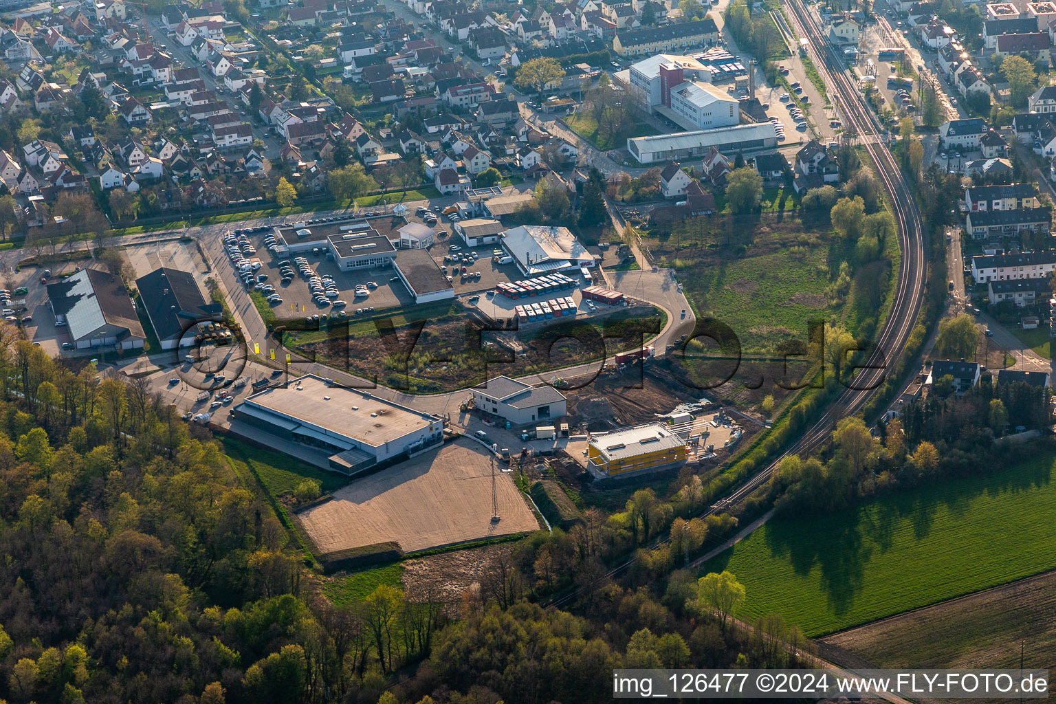 Vue aérienne de Nouvelle zone commerciale de la Lauterburger Straße à Kandel dans le département Rhénanie-Palatinat, Allemagne