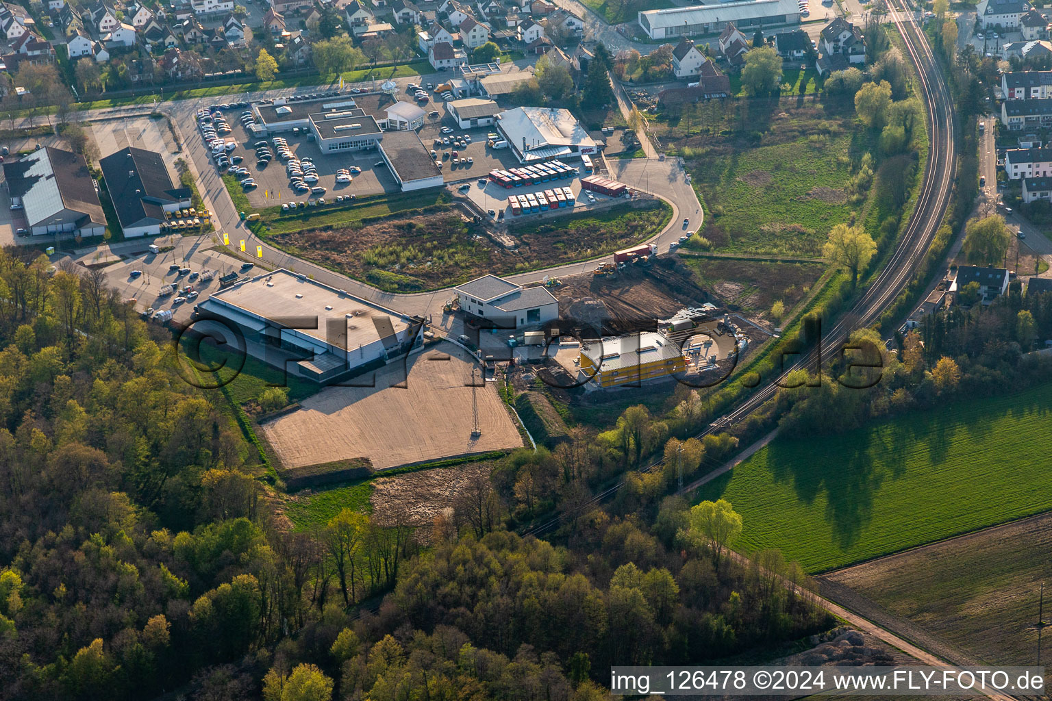 Vue aérienne de Nouvelle zone commerciale de la Lauterburger Straße à Kandel dans le département Rhénanie-Palatinat, Allemagne