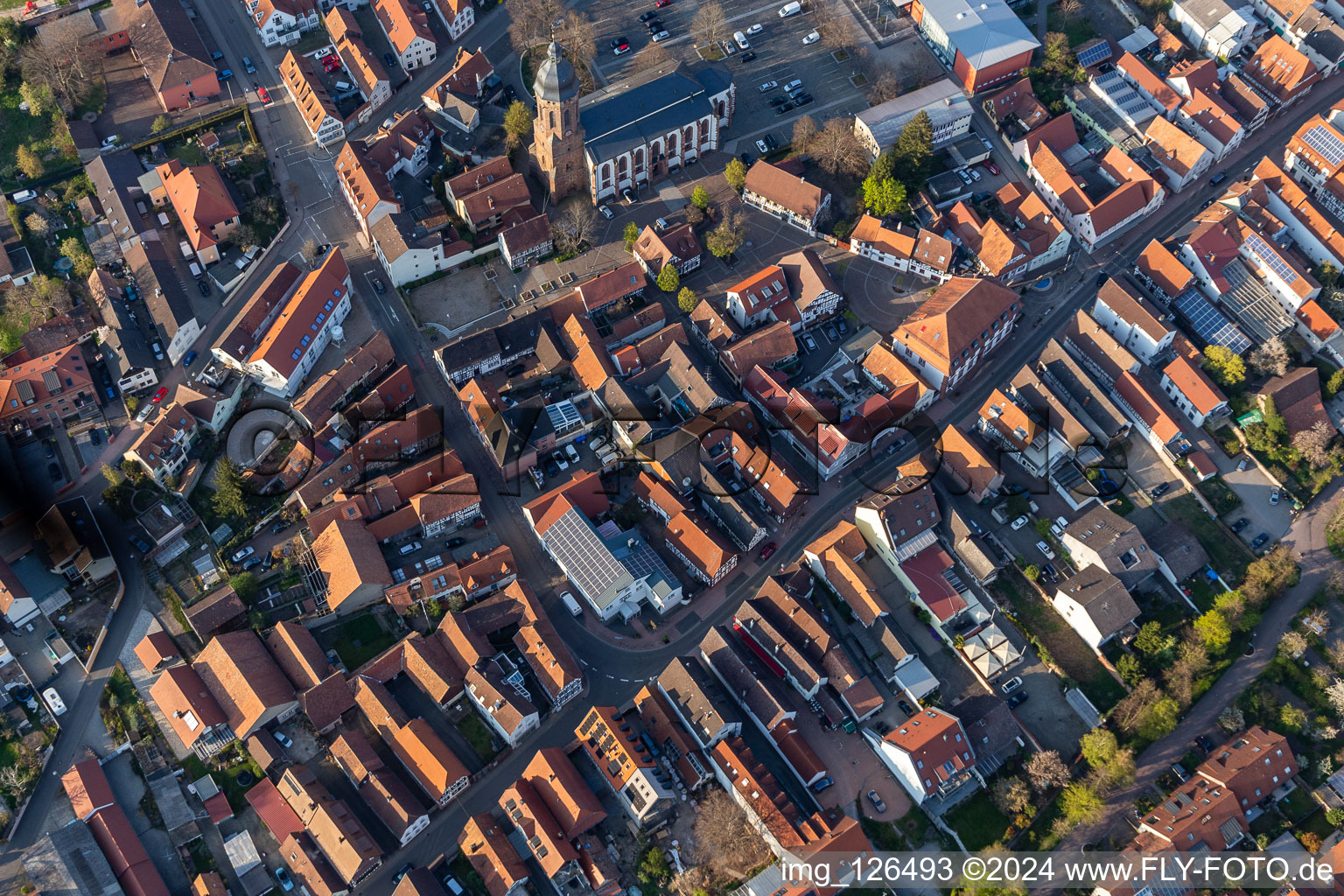 Vue aérienne de Rue principale et place du marché à Kandel dans le département Rhénanie-Palatinat, Allemagne