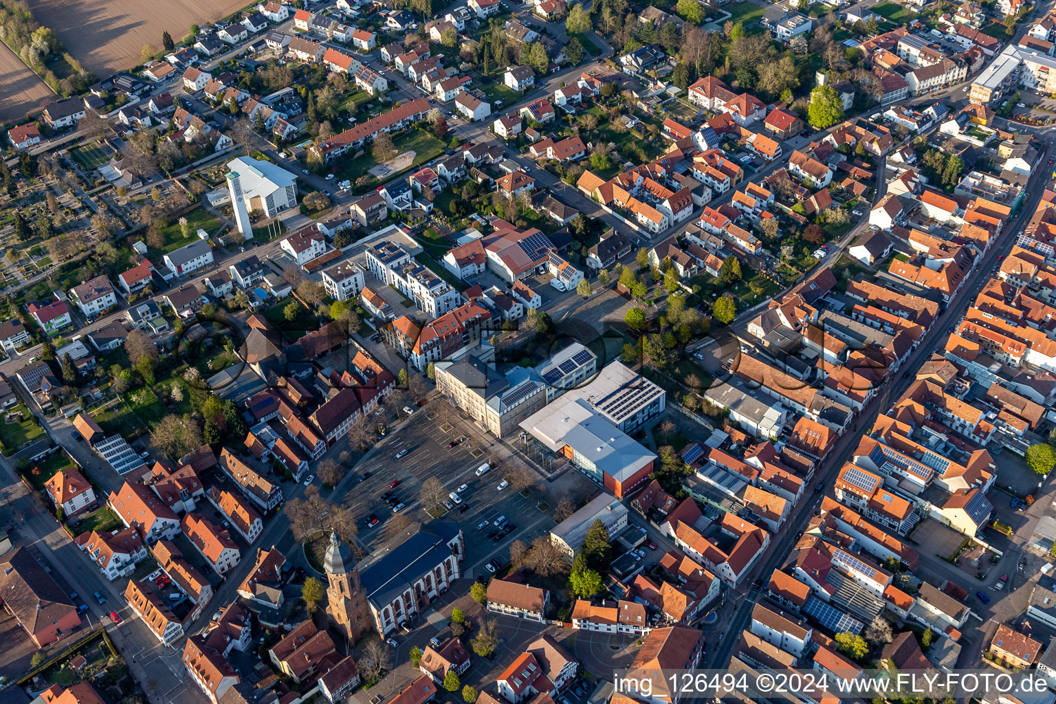 Vue aérienne de Rue principale et place du marché à Kandel dans le département Rhénanie-Palatinat, Allemagne