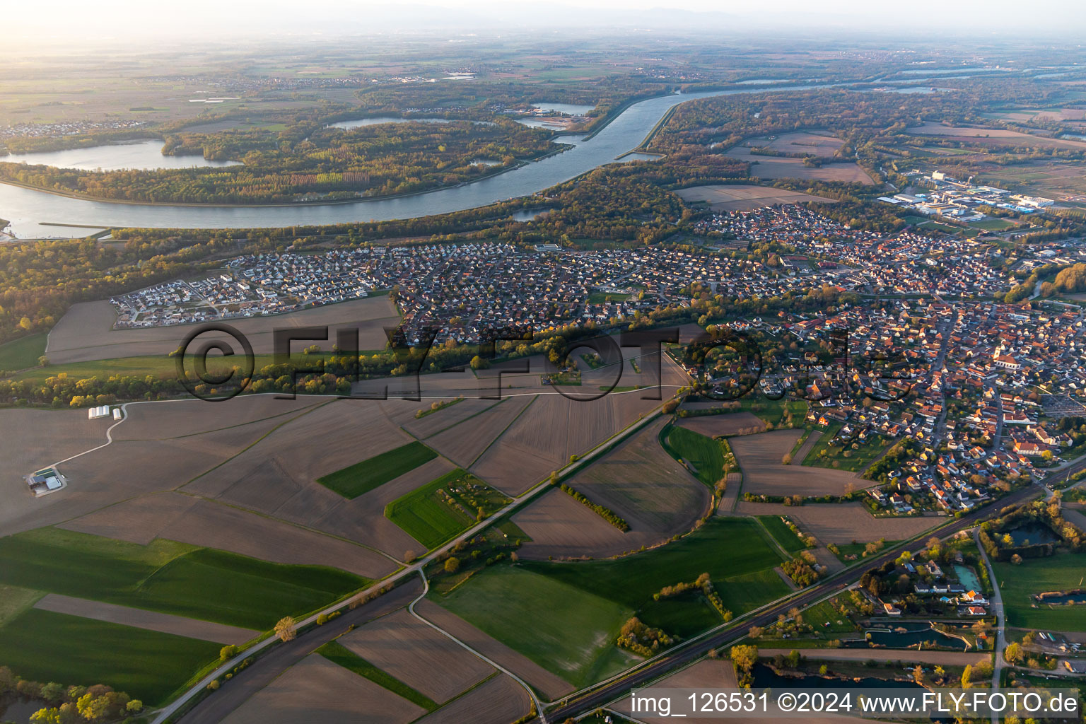 Drusenheim dans le département Bas Rhin, France depuis l'avion