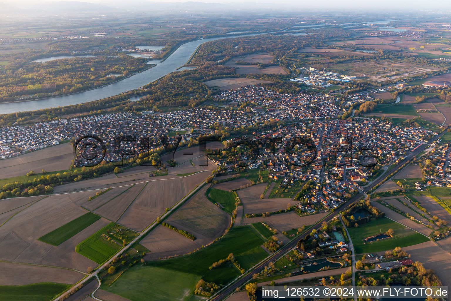 Vue d'oiseau de Drusenheim dans le département Bas Rhin, France