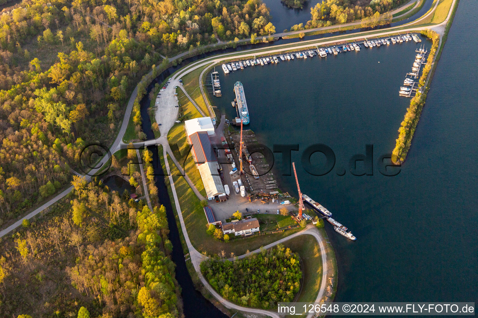 Vue aérienne de Chantier naval Karcher et club de voile Honau à le quartier Freistett in Rheinau dans le département Bade-Wurtemberg, Allemagne