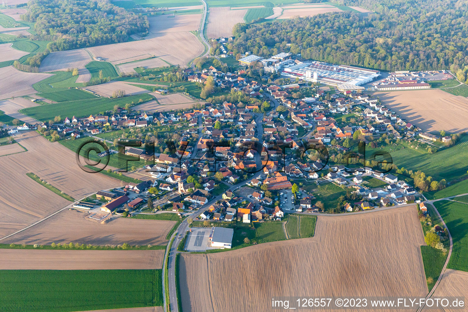 Vue aérienne de Vue sur le village à le quartier Linx in Rheinau dans le département Bade-Wurtemberg, Allemagne