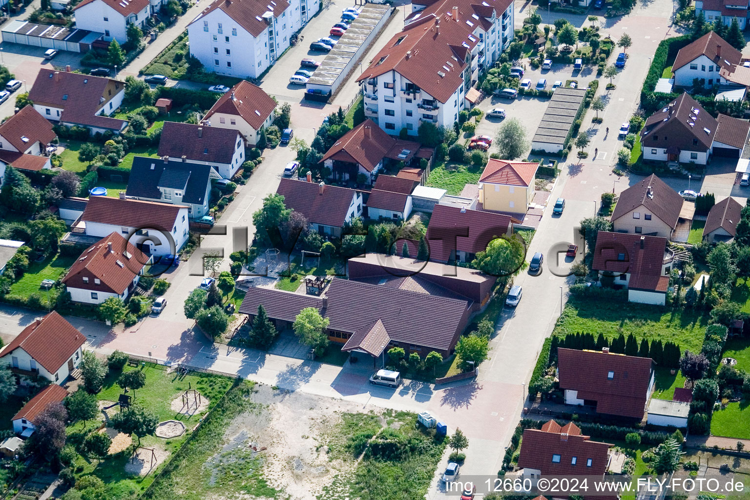 Haßloch dans le département Rhénanie-Palatinat, Allemagne depuis l'avion