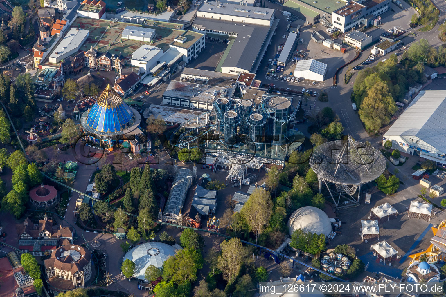 Vue aérienne de Euro-Mir dans le parc d'attractions Europa-Park fermé en raison du confinement dû au Corona à Rust dans le département Bade-Wurtemberg, Allemagne