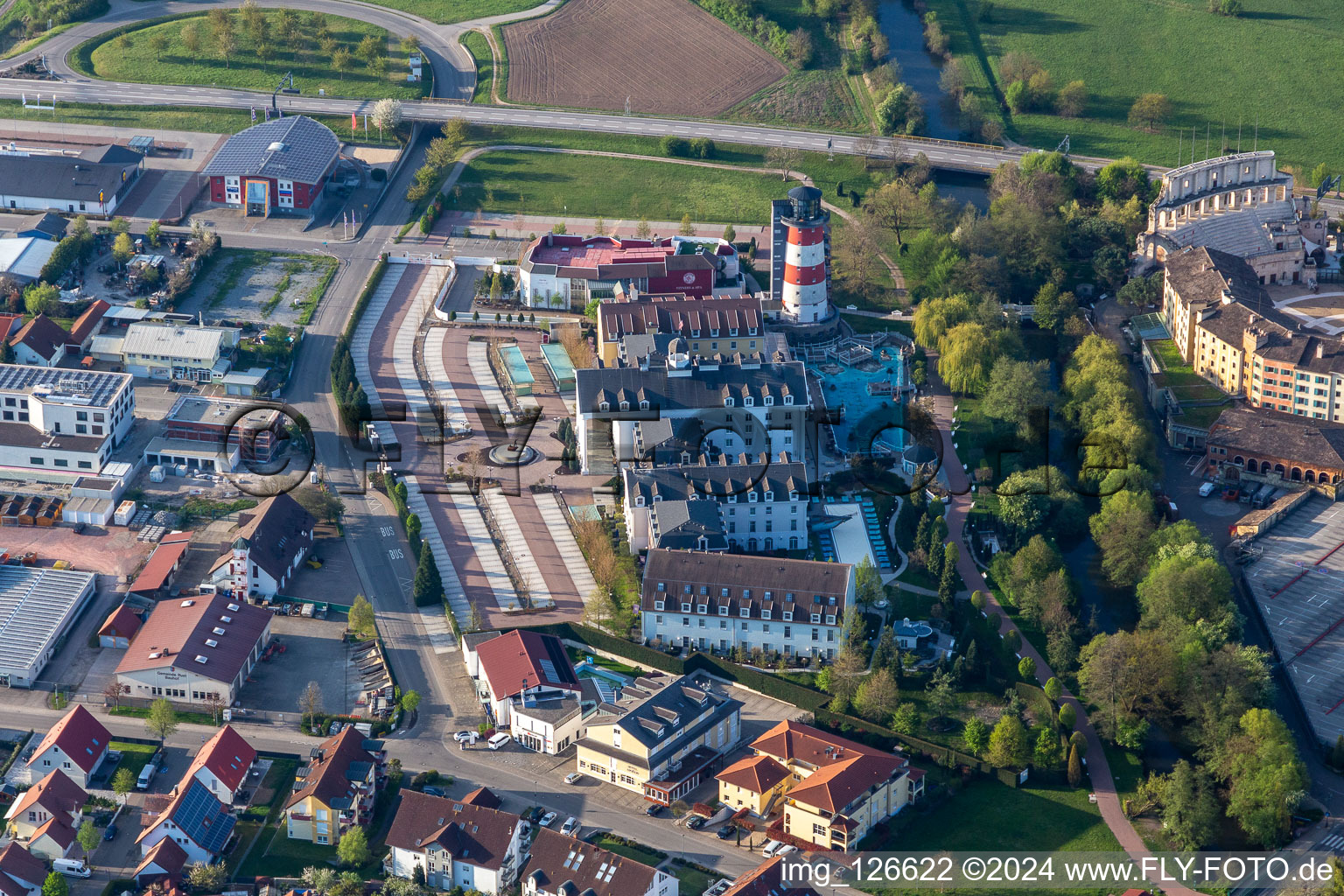 Vue aérienne de L'hôtel d'aventure 4 étoiles « Bell Rock » du parc d'attractions Europa-Park est fermé en raison du confinement dû au coronavirus. à Rust dans le département Bade-Wurtemberg, Allemagne