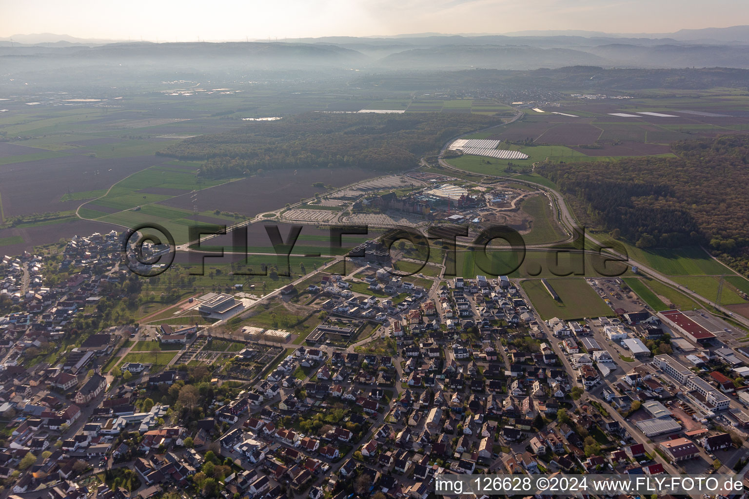 Vue aérienne de Site du parc d'attractions "Europapark". à Rust dans le département Bade-Wurtemberg, Allemagne