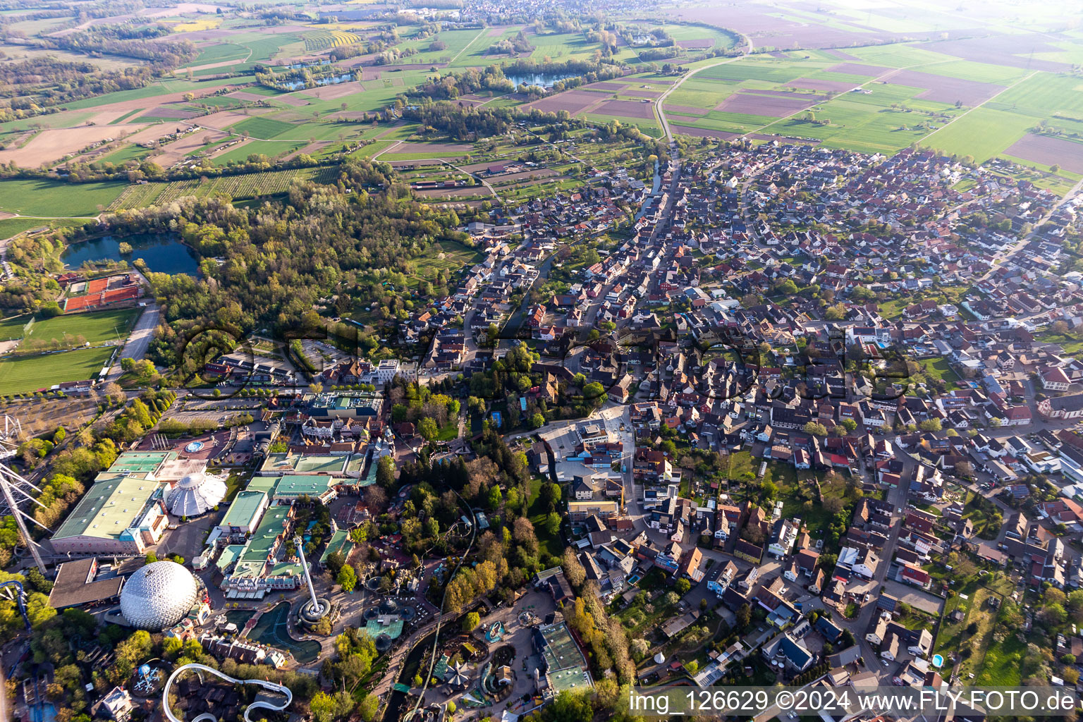 Photographie aérienne de Zone urbaine avec périphérie et centre-ville à Rust dans le département Bade-Wurtemberg, Allemagne