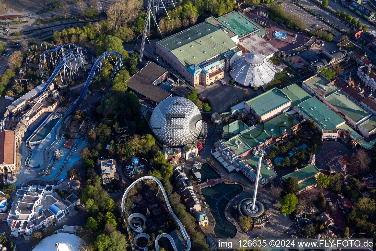 Eurosat CanCan Coaster dans le parc d'attractions Europa-Park fermé en raison du verrouillage de Corona à Rust dans le département Bade-Wurtemberg, Allemagne hors des airs