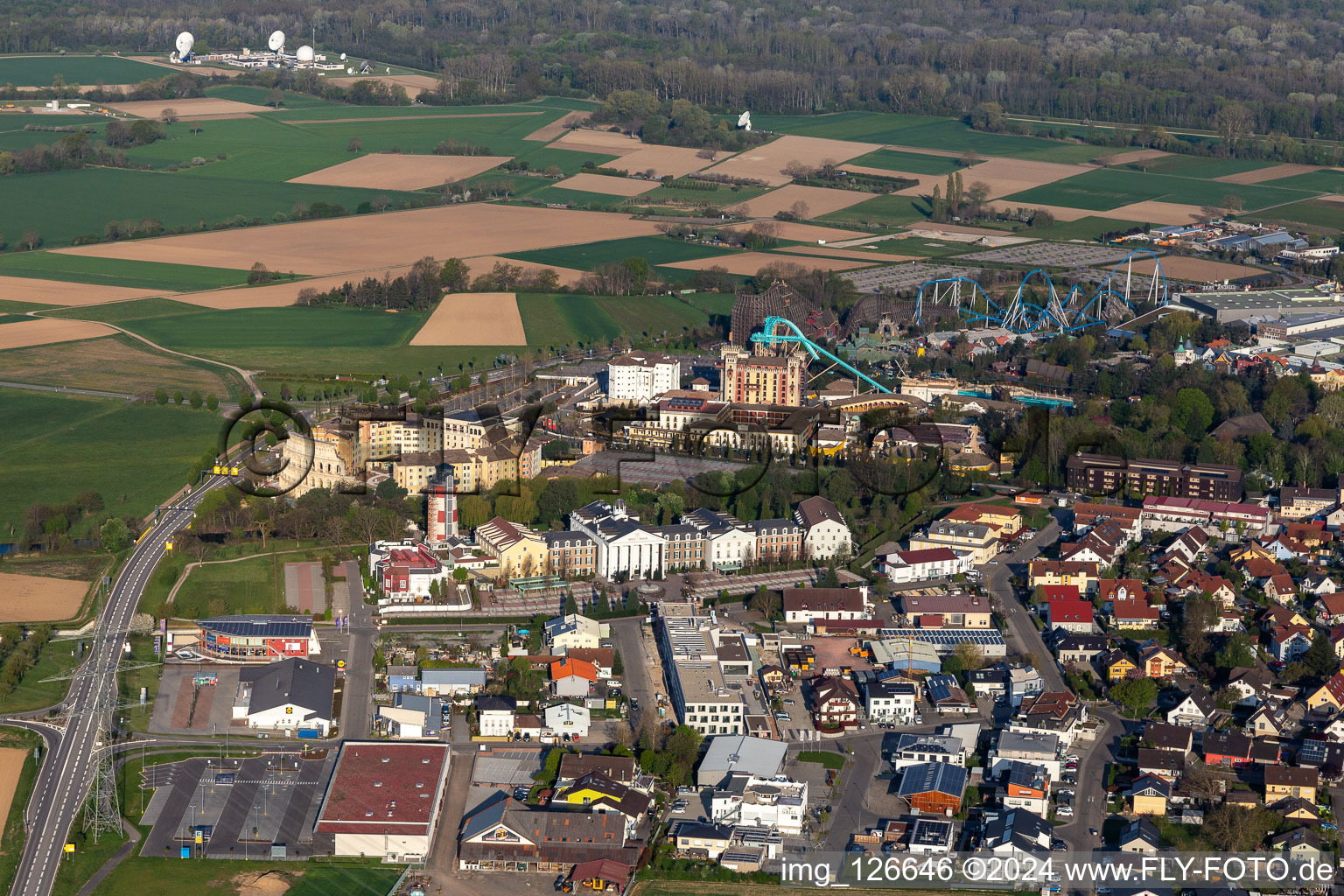 Vue aérienne de L'hôtel d'aventure 4 étoiles « Bell Rock » du parc d'attractions Europa-Park est fermé en raison du confinement dû au coronavirus. à Rust dans le département Bade-Wurtemberg, Allemagne