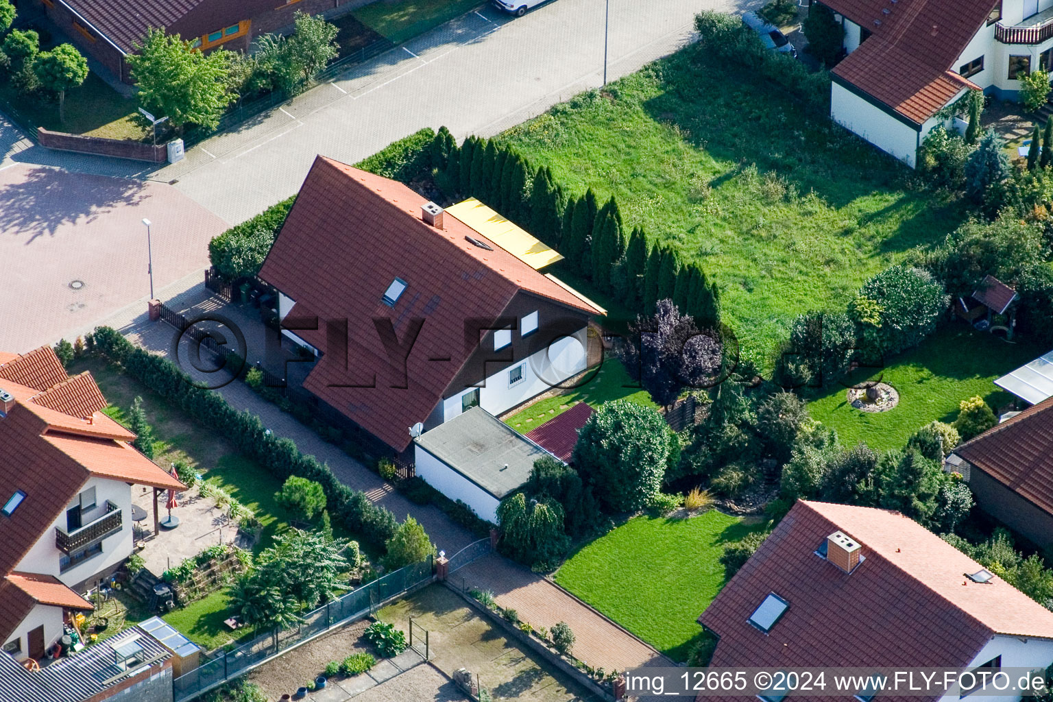 Haßloch dans le département Rhénanie-Palatinat, Allemagne du point de vue du drone