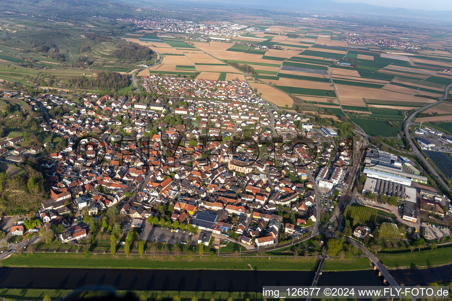 Vue aérienne de Riegel am Kaiserstuhl dans le département Bade-Wurtemberg, Allemagne