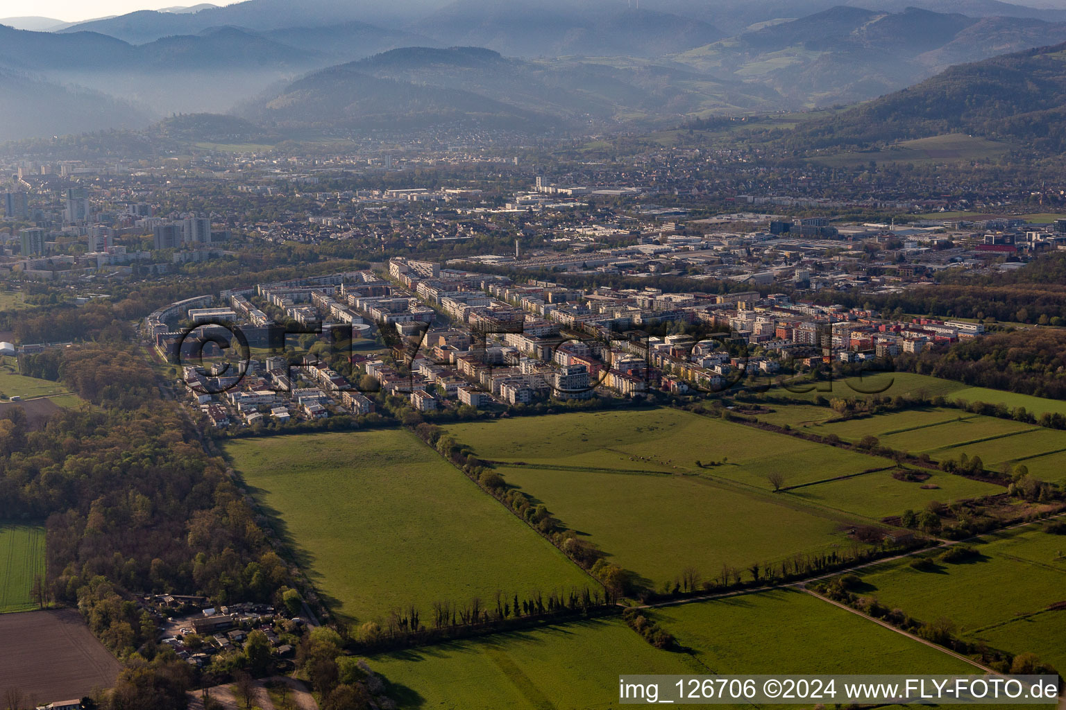 Vue aérienne de Quartier Rieselfeld in Freiburg im Breisgau dans le département Bade-Wurtemberg, Allemagne