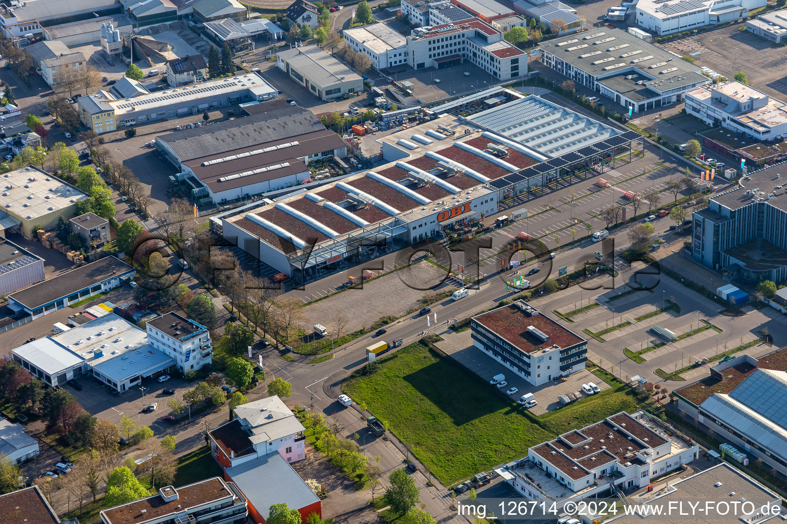 Vue aérienne de Quincaillerie OBI Markt Freiburg Süd à le quartier Saint Georgen-Nord in Freiburg im Breisgau dans le département Bade-Wurtemberg, Allemagne