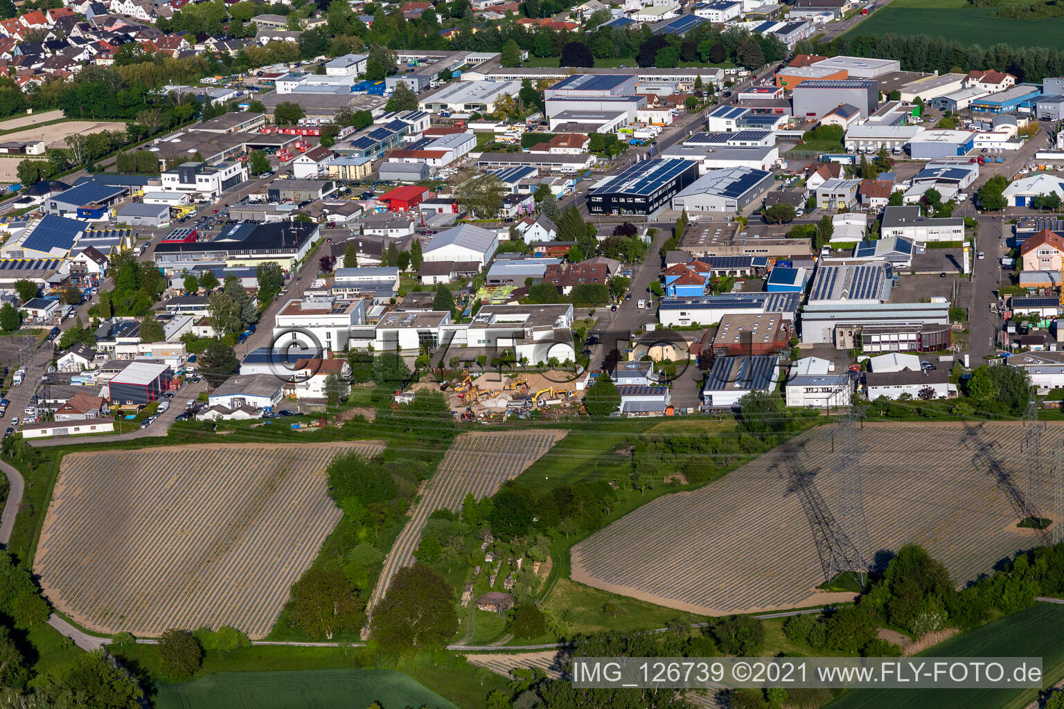Vue aérienne de Zone industrielle Siemensstr, Industriestr à le quartier Eggenstein in Eggenstein-Leopoldshafen dans le département Bade-Wurtemberg, Allemagne