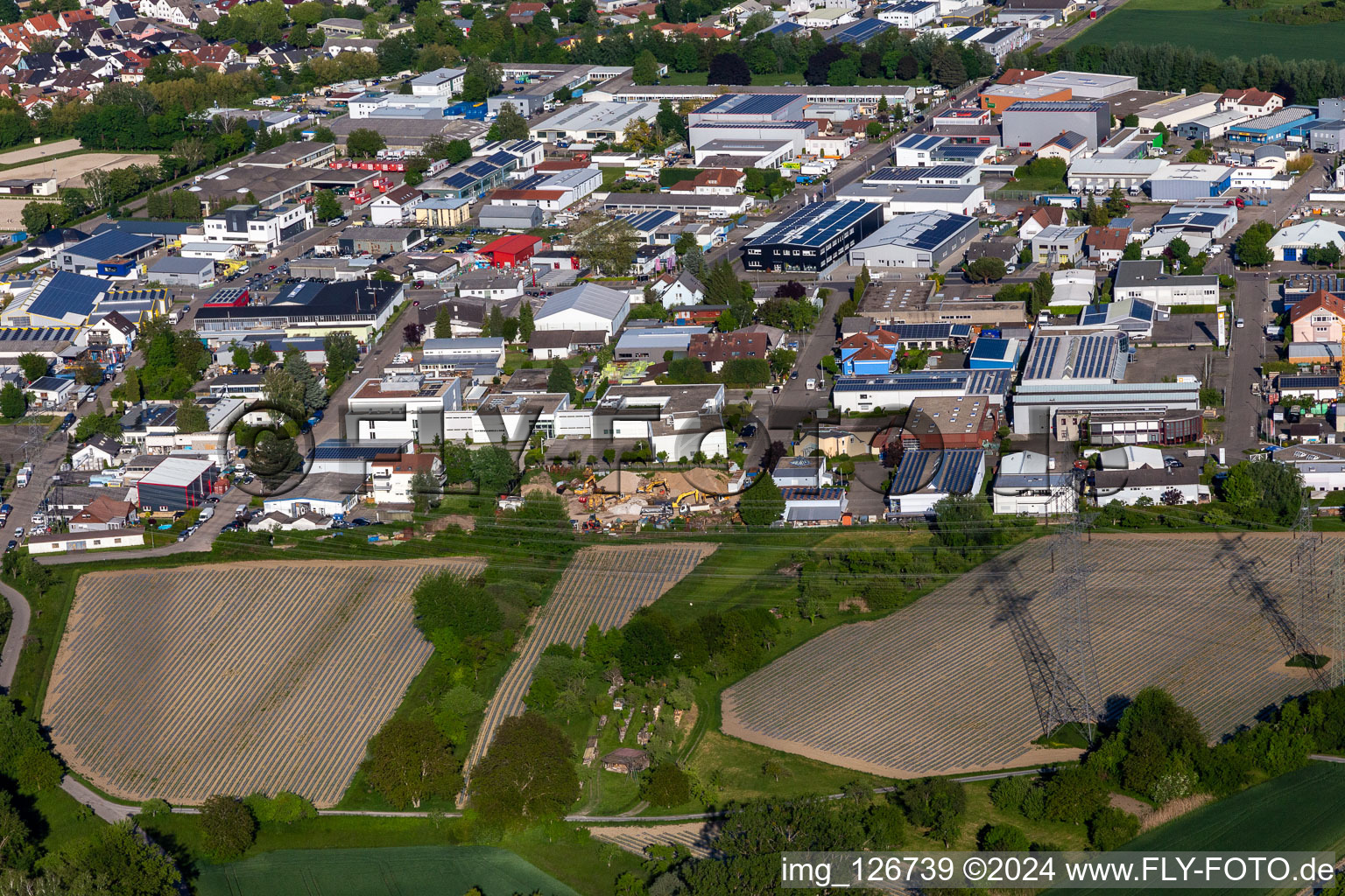 Vue aérienne de Zone industrielle Siemensstr, Industriestr à le quartier Eggenstein in Eggenstein-Leopoldshafen dans le département Bade-Wurtemberg, Allemagne