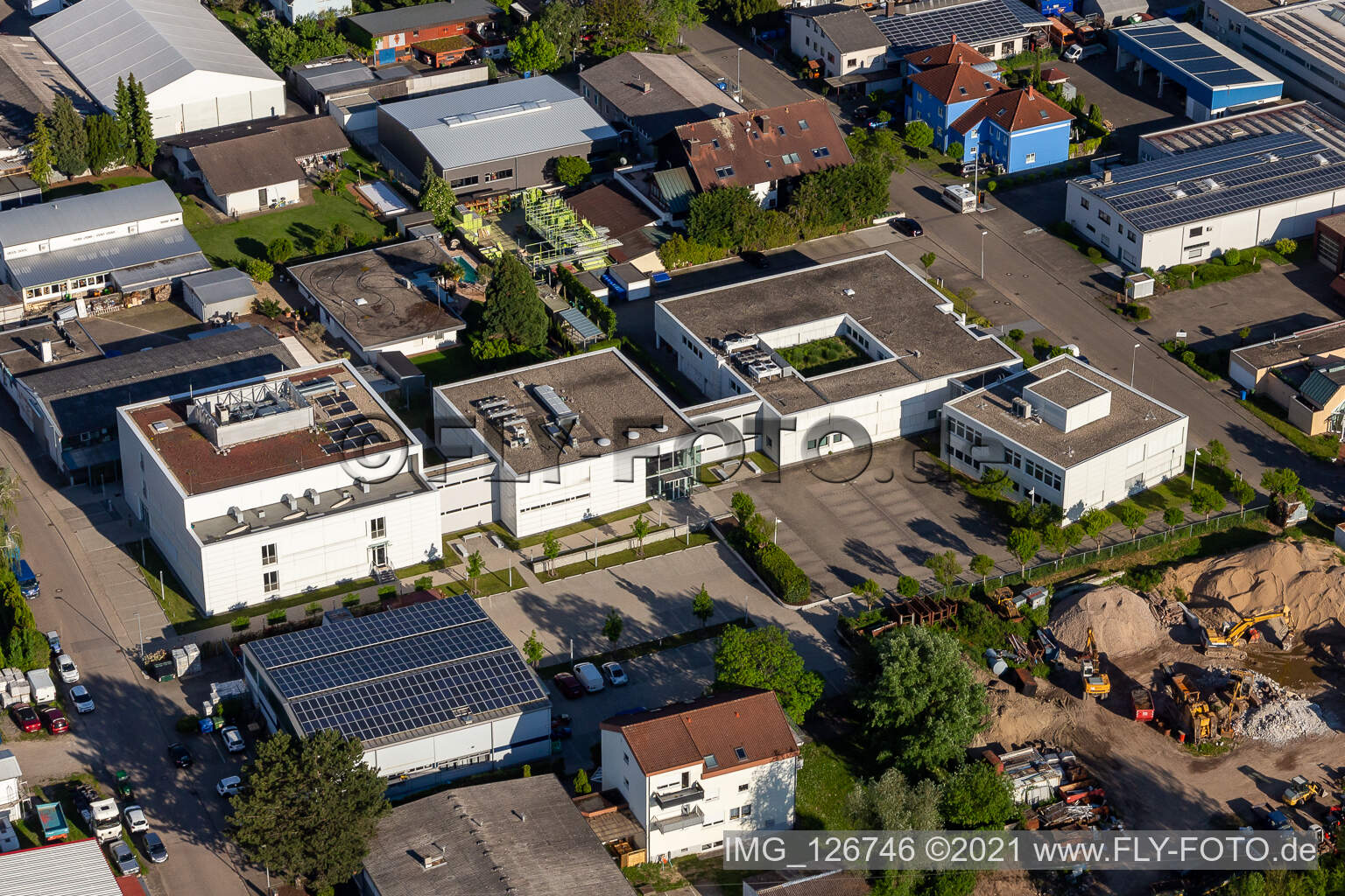 Vue aérienne de Fondation du Centre informatique de l'Église à le quartier Eggenstein in Eggenstein-Leopoldshafen dans le département Bade-Wurtemberg, Allemagne