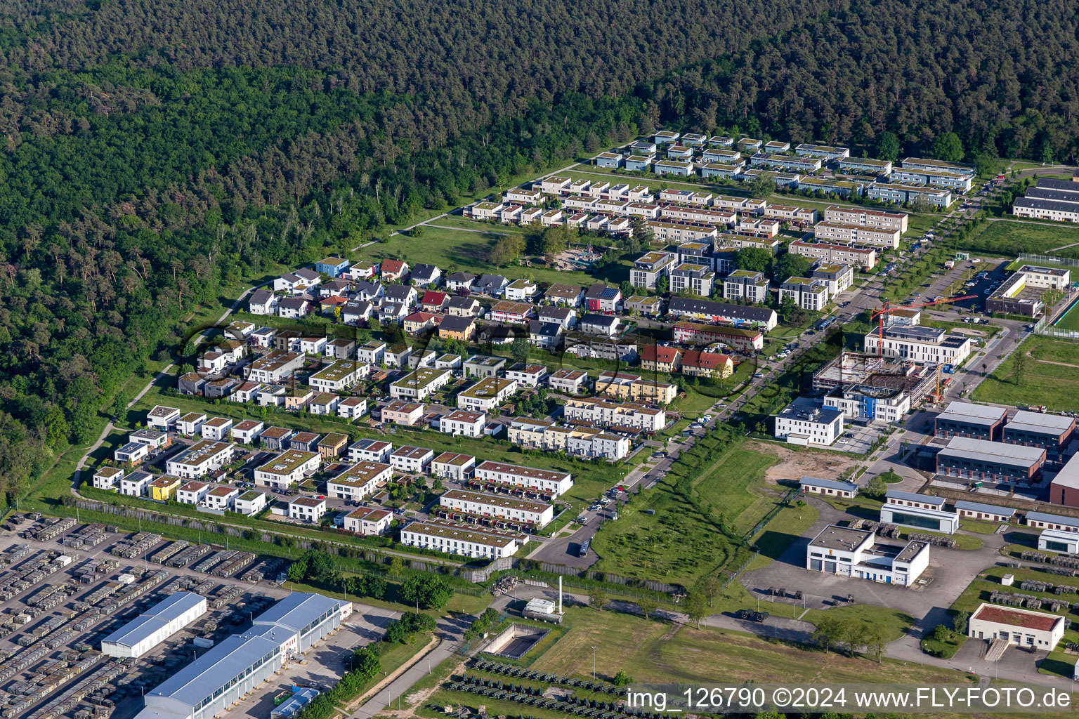 Vue aérienne de Périphéries et périphéries des zones résidentielles "Complexe Abraham Lincoln" en Neureut à le quartier Neureut in Karlsruhe dans le département Bade-Wurtemberg, Allemagne