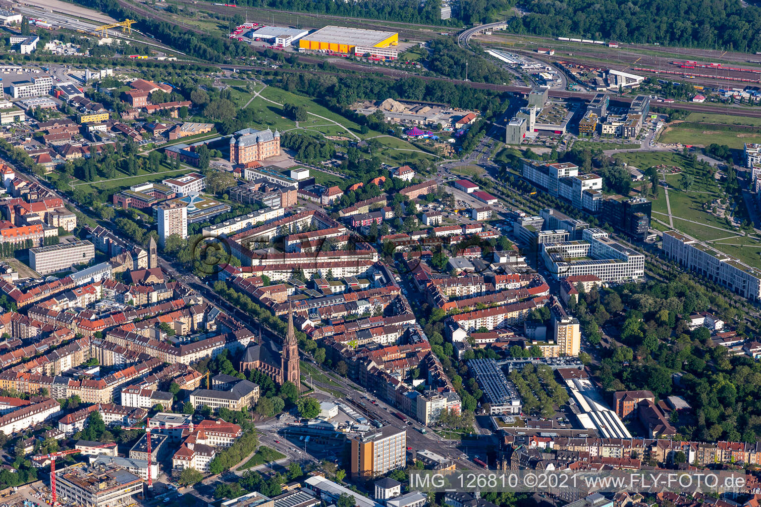 Enregistrement par drone de Quartier Oststadt in Karlsruhe dans le département Bade-Wurtemberg, Allemagne