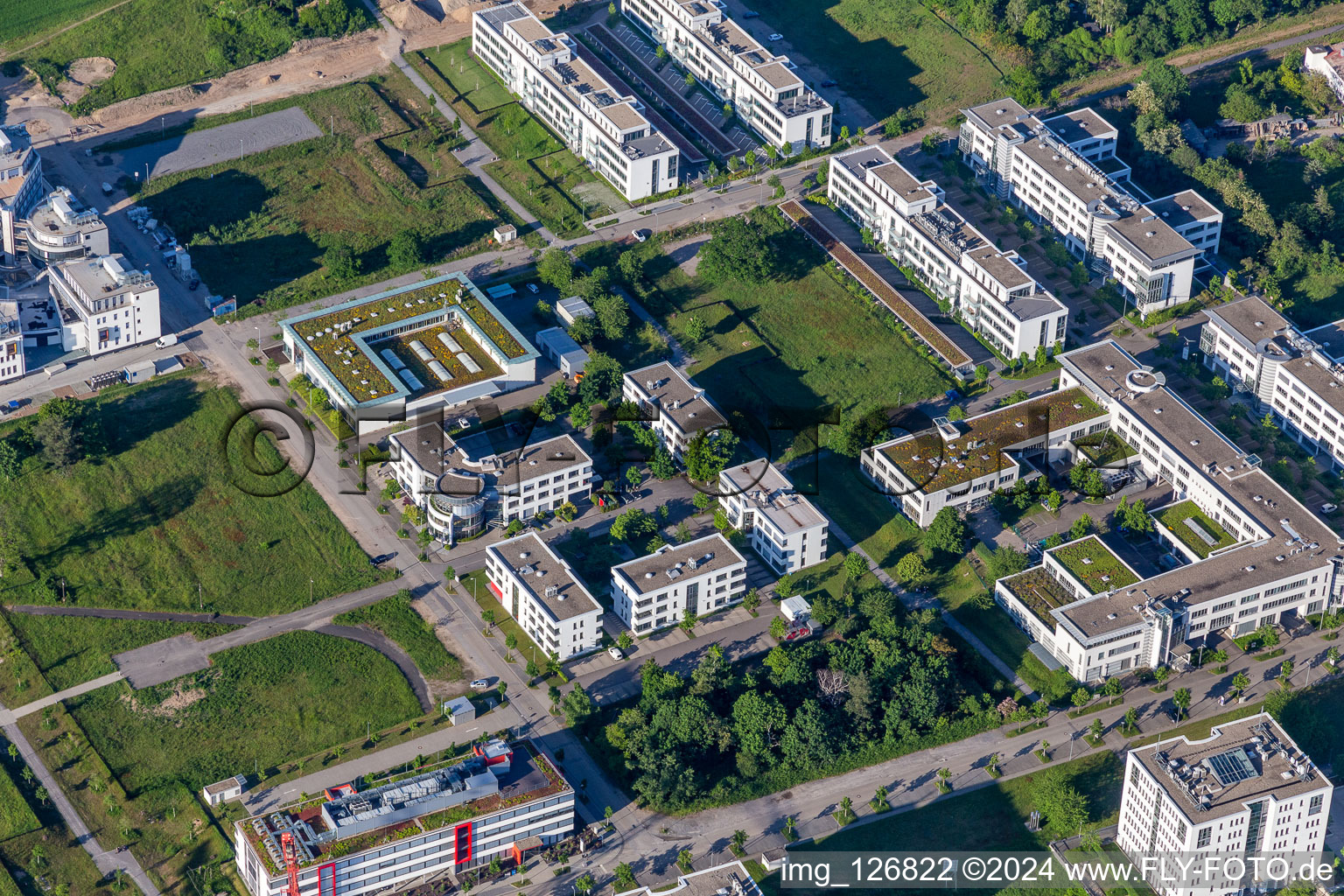 Parc technologique à le quartier Rintheim in Karlsruhe dans le département Bade-Wurtemberg, Allemagne vu d'un drone