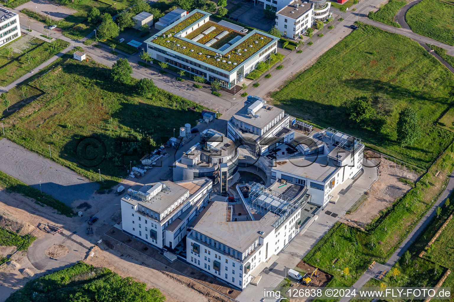 Photographie aérienne de Chantier pour la construction d'un nouveau bâtiment de recherche et d'un complexe de bureaux sur la Wilhelm-Schickard-Straße dans le parc technologique Karlsruhe à le quartier Rintheim in Karlsruhe dans le département Bade-Wurtemberg, Allemagne