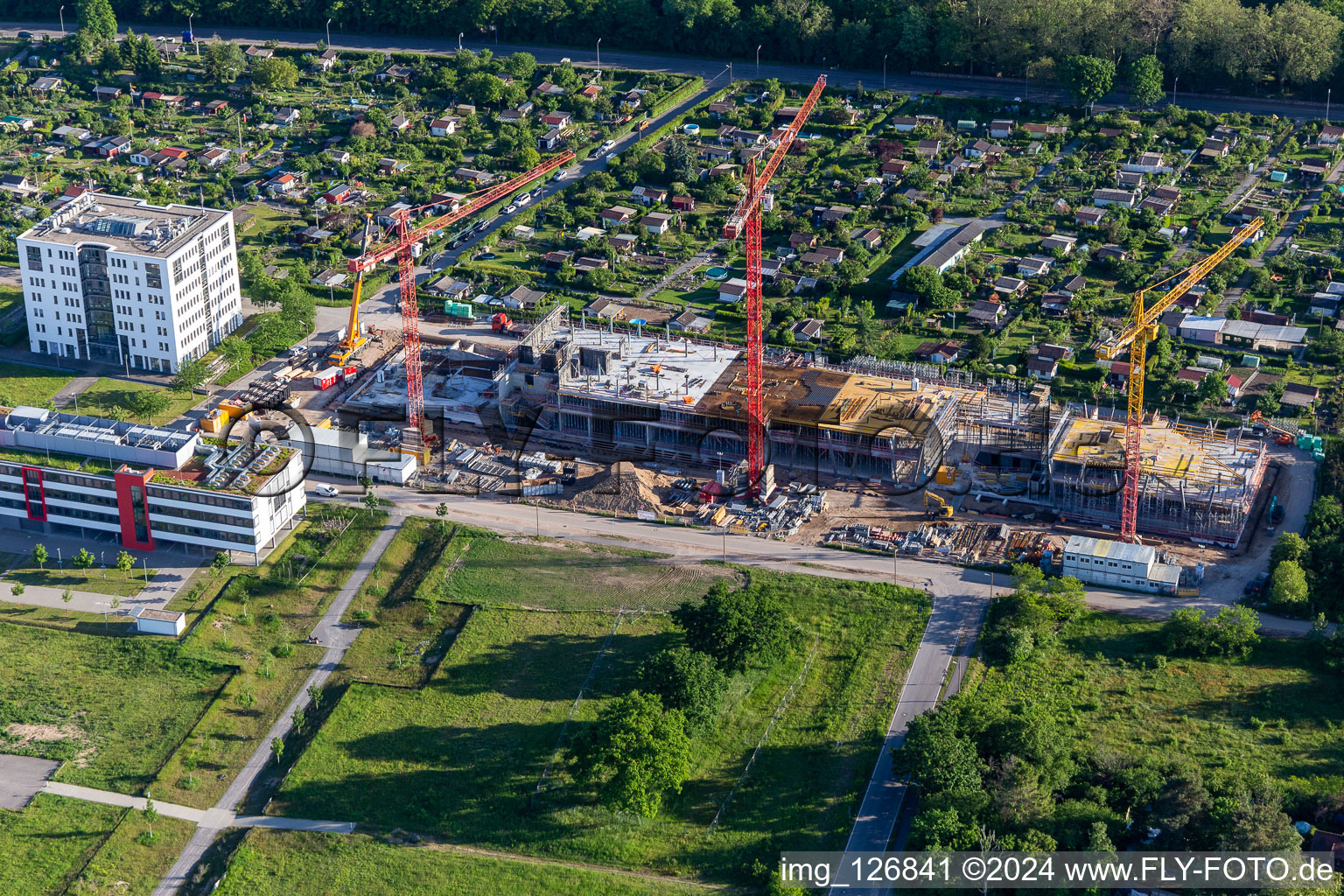 Vue aérienne de Chantier pour la construction d'un nouvel immeuble de bureaux pour Vector Informatik GmbH sur Emmy-Noether-Straße dans le parc technologique Karlsruhe à le quartier Rintheim in Karlsruhe dans le département Bade-Wurtemberg, Allemagne