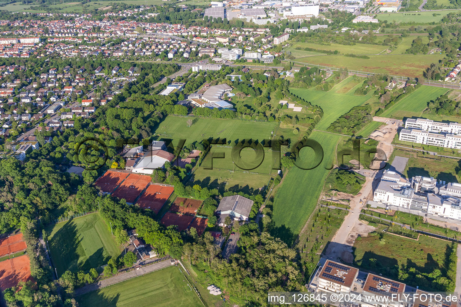 Vue aérienne de Club de ski SSC KSV Clubhouse à le quartier Hagsfeld in Karlsruhe dans le département Bade-Wurtemberg, Allemagne