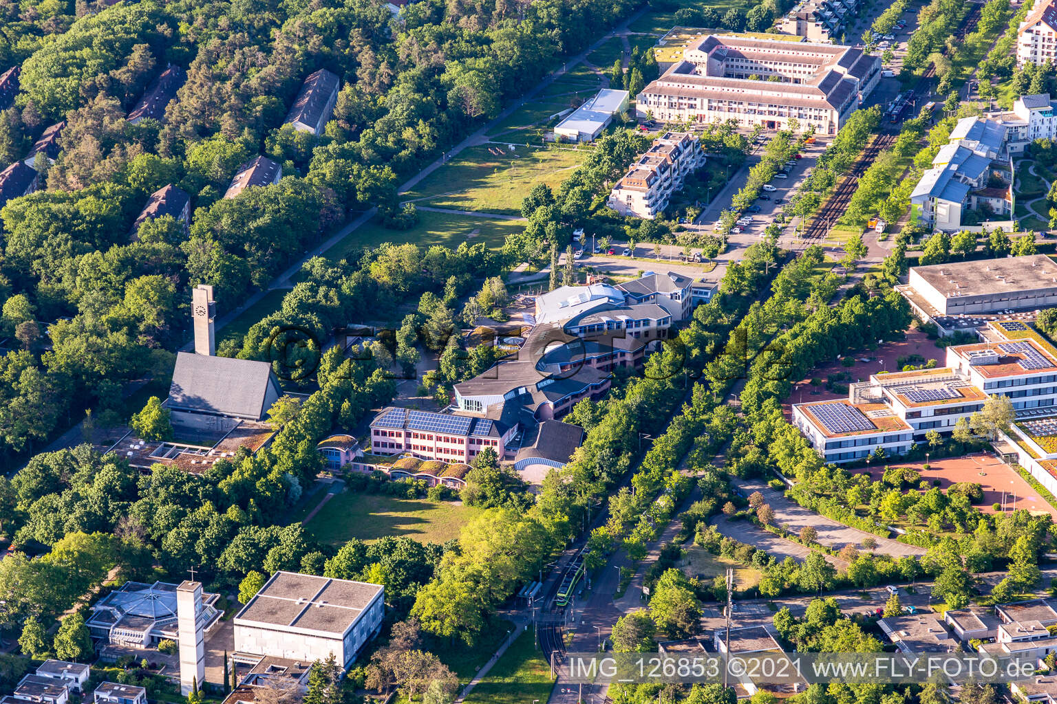 Photographie aérienne de Centre, école Waldorf gratuite, gymnase Otto Hahn à le quartier Waldstadt in Karlsruhe dans le département Bade-Wurtemberg, Allemagne