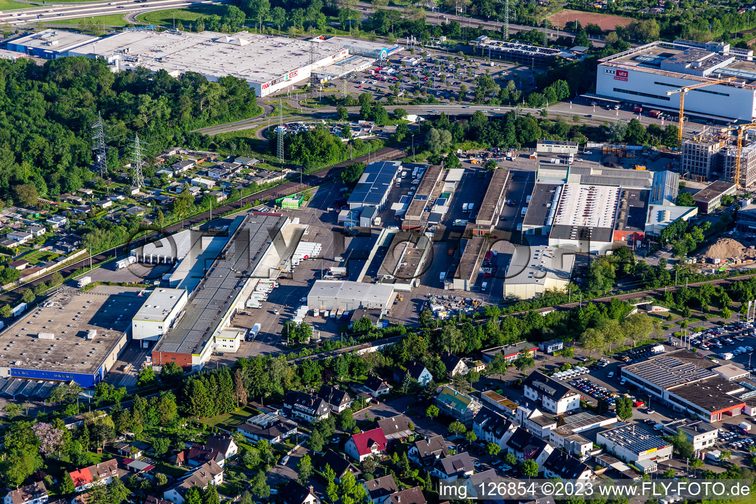 Vue aérienne de Marché de gros à le quartier Rintheim in Karlsruhe dans le département Bade-Wurtemberg, Allemagne