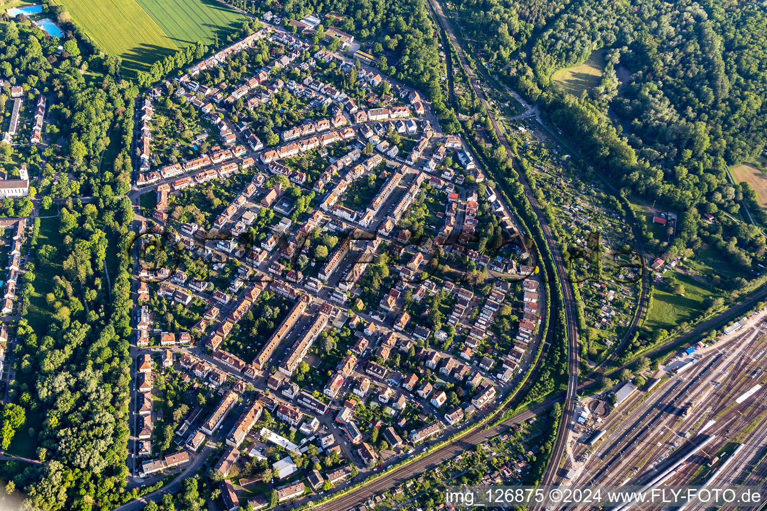 Vue aérienne de Weiherfeld à le quartier Weiherfeld-Dammerstock in Karlsruhe dans le département Bade-Wurtemberg, Allemagne