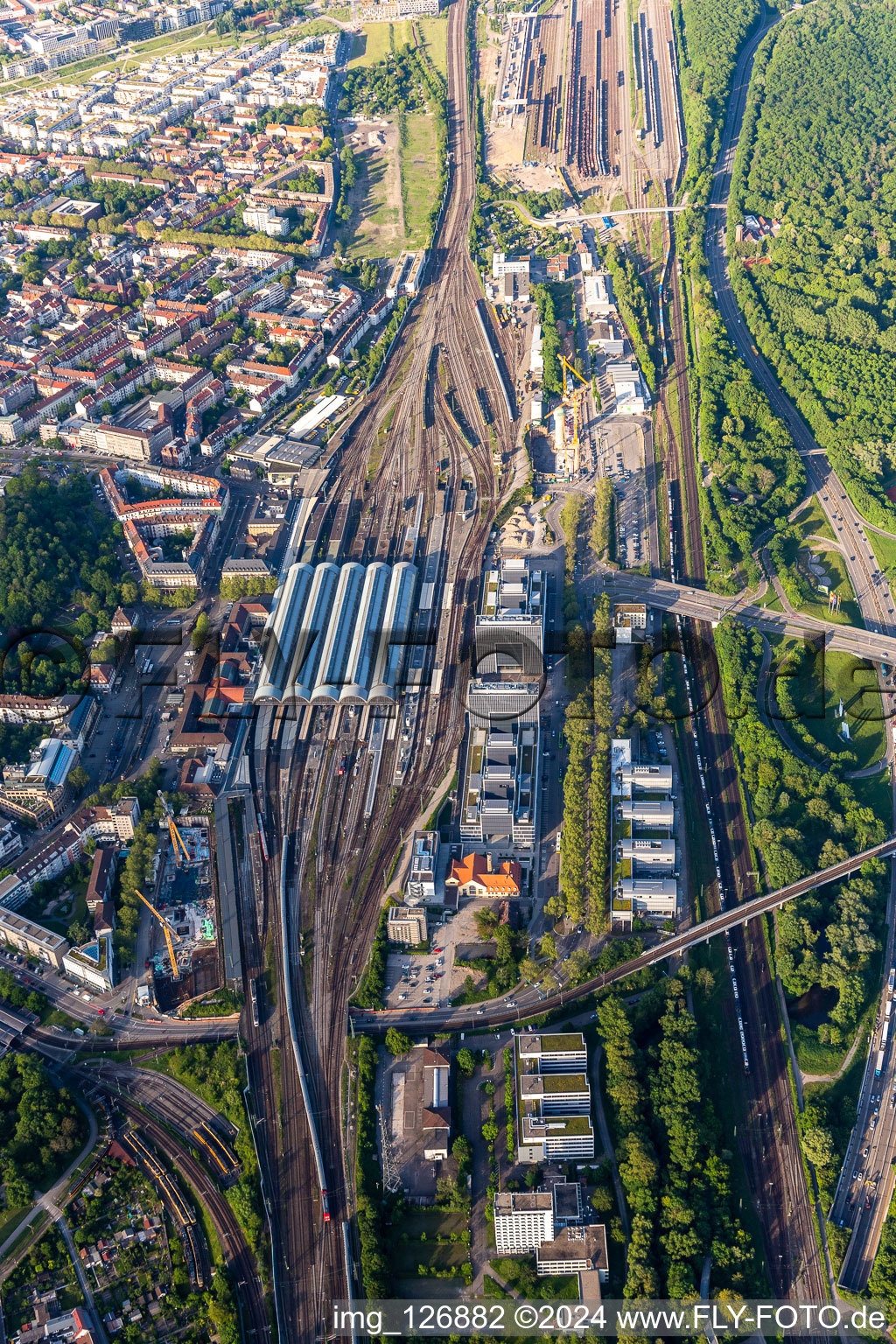 Vue aérienne de Poste principal Karlsruhe à le quartier Südweststadt in Karlsruhe dans le département Bade-Wurtemberg, Allemagne