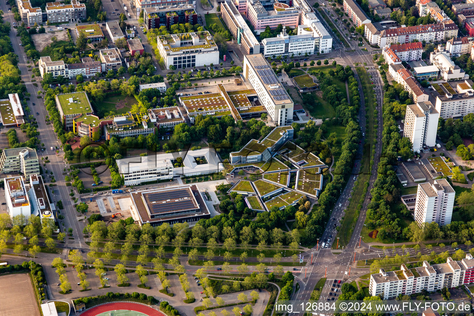 Vue aérienne de École Elisabeth Selbert à le quartier Südweststadt in Karlsruhe dans le département Bade-Wurtemberg, Allemagne