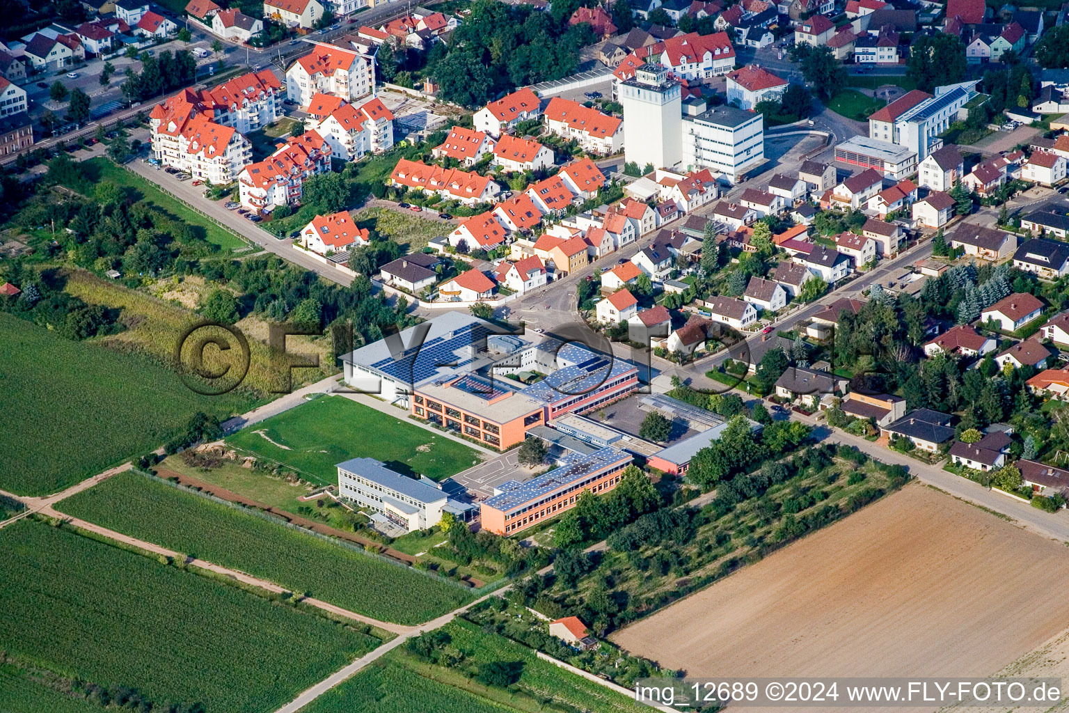 Vue aérienne de École Karl Wendel Lambsheim à Lambsheim dans le département Rhénanie-Palatinat, Allemagne