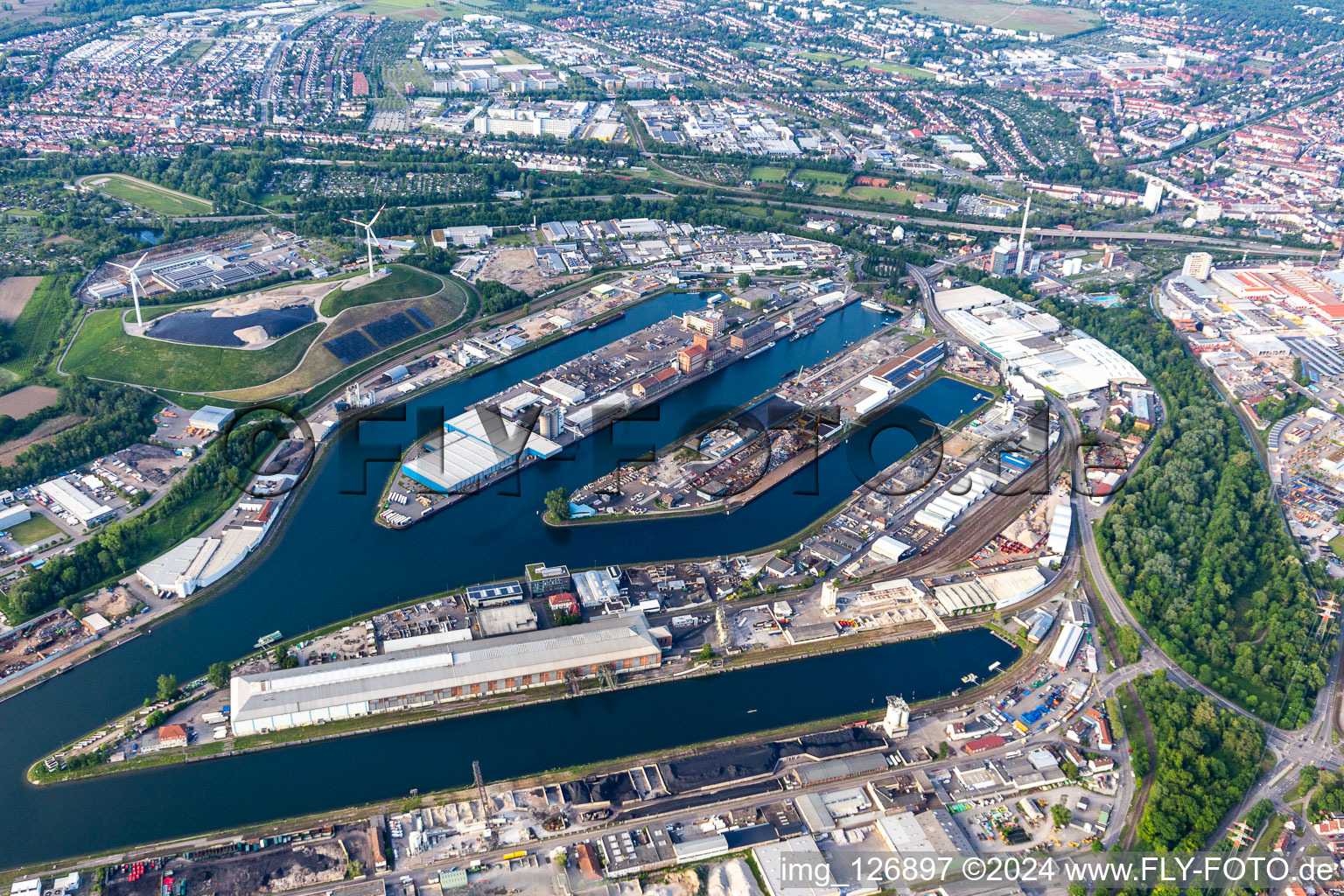 Quartier Rheinhafen in Karlsruhe dans le département Bade-Wurtemberg, Allemagne depuis l'avion