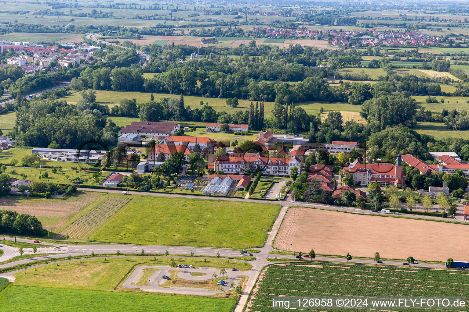 Vue aérienne de Centre de soutien Caritas Saint-Laurent et Paul, Bureau de la jeunesse de Saint-Joseph à Landau in der Pfalz dans le département Rhénanie-Palatinat, Allemagne