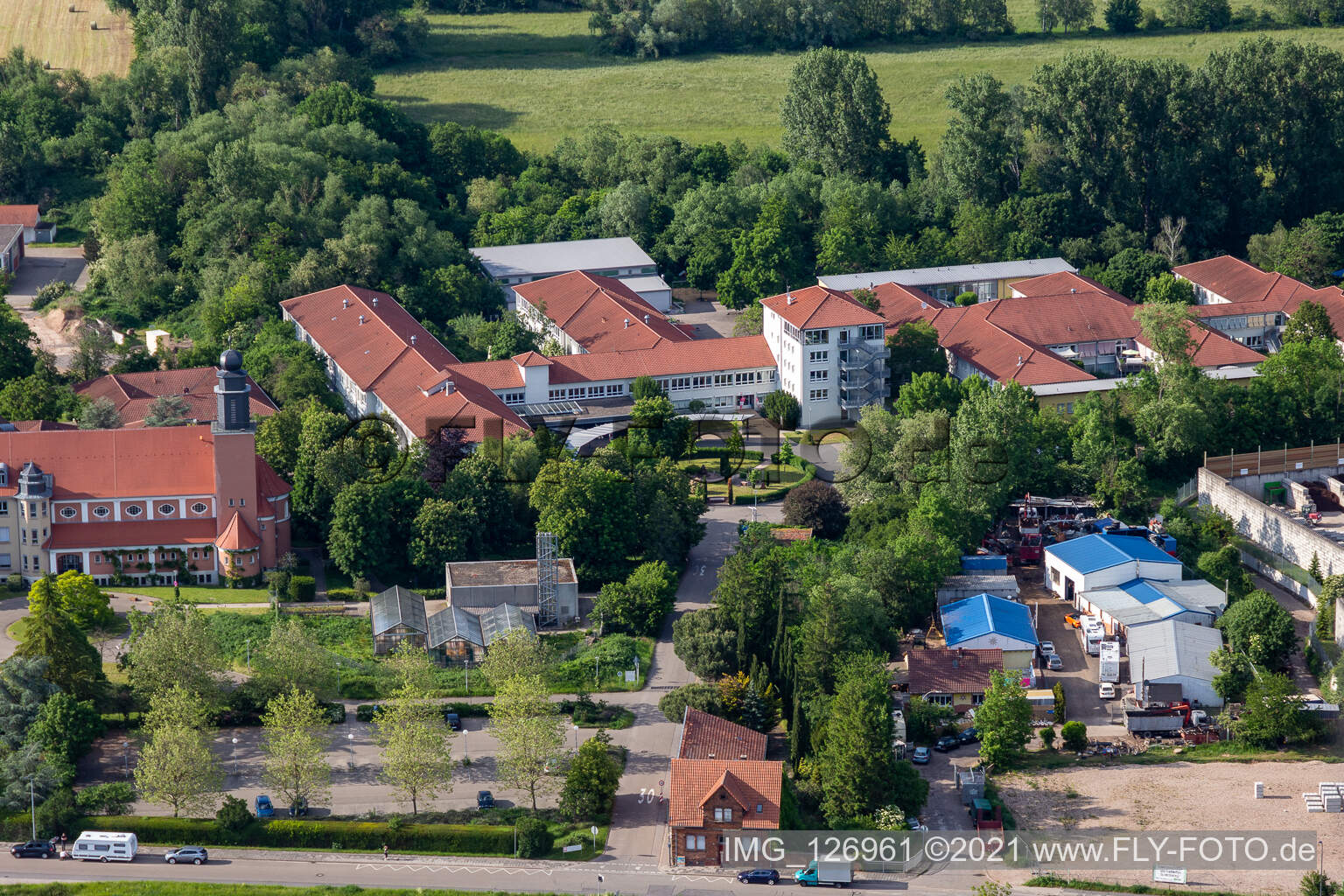 Vue aérienne de Centre de soutien Caritas St. Laurentius et Paul, école spéciale de Landau à Landau in der Pfalz dans le département Rhénanie-Palatinat, Allemagne