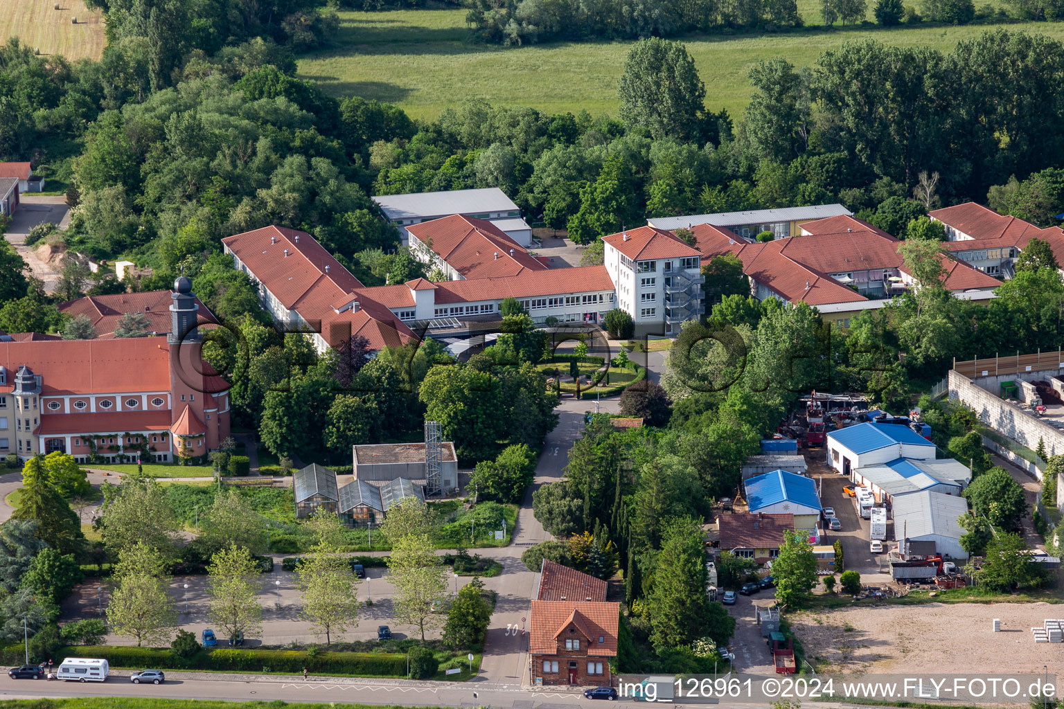 Vue aérienne de Centre de soutien Caritas St. Laurentius et Paul, école spéciale de Landau à Landau in der Pfalz dans le département Rhénanie-Palatinat, Allemagne