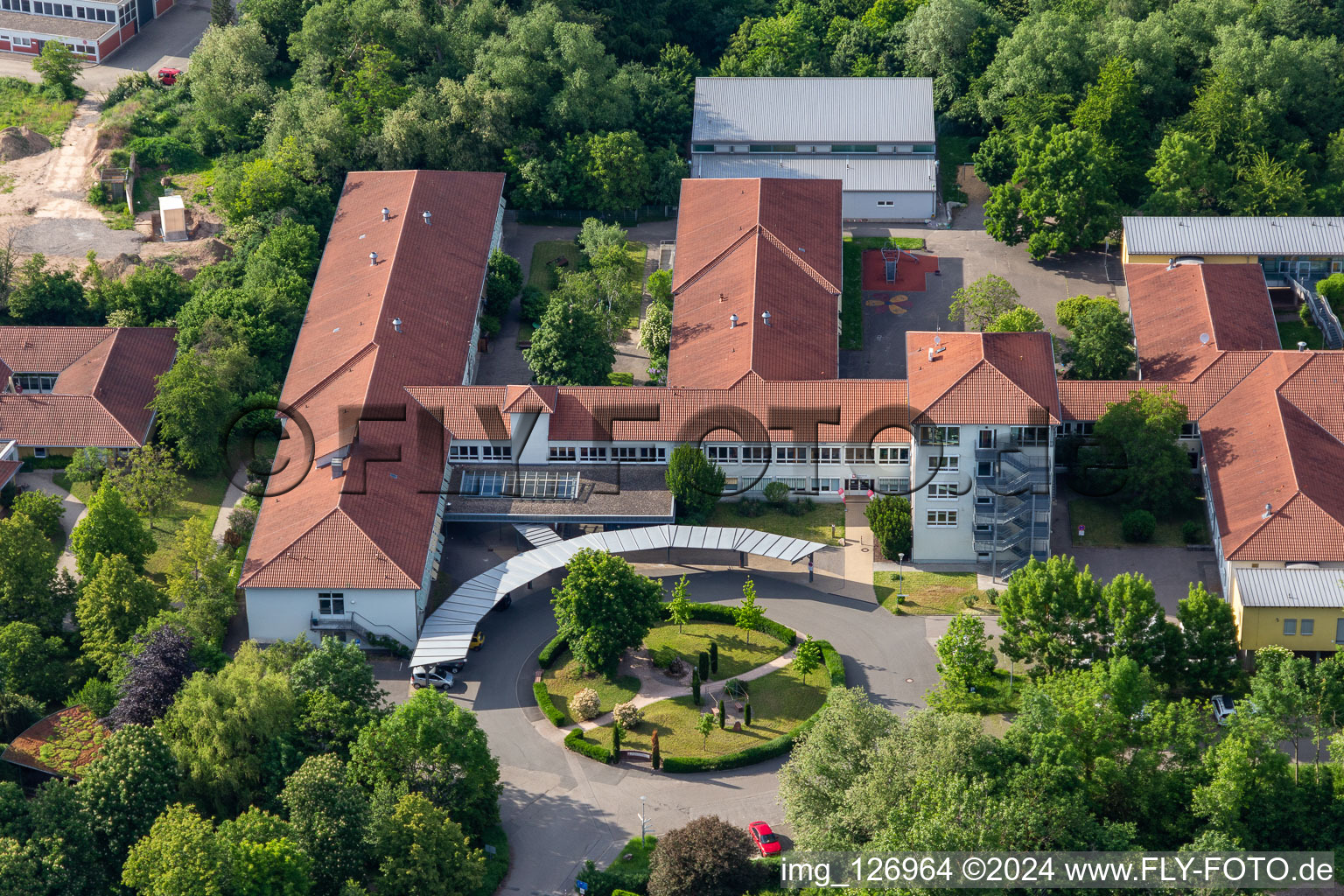 Vue aérienne de Centre de soutien Caritas St. Laurentius et Paul, école spéciale de Landau à Landau in der Pfalz dans le département Rhénanie-Palatinat, Allemagne