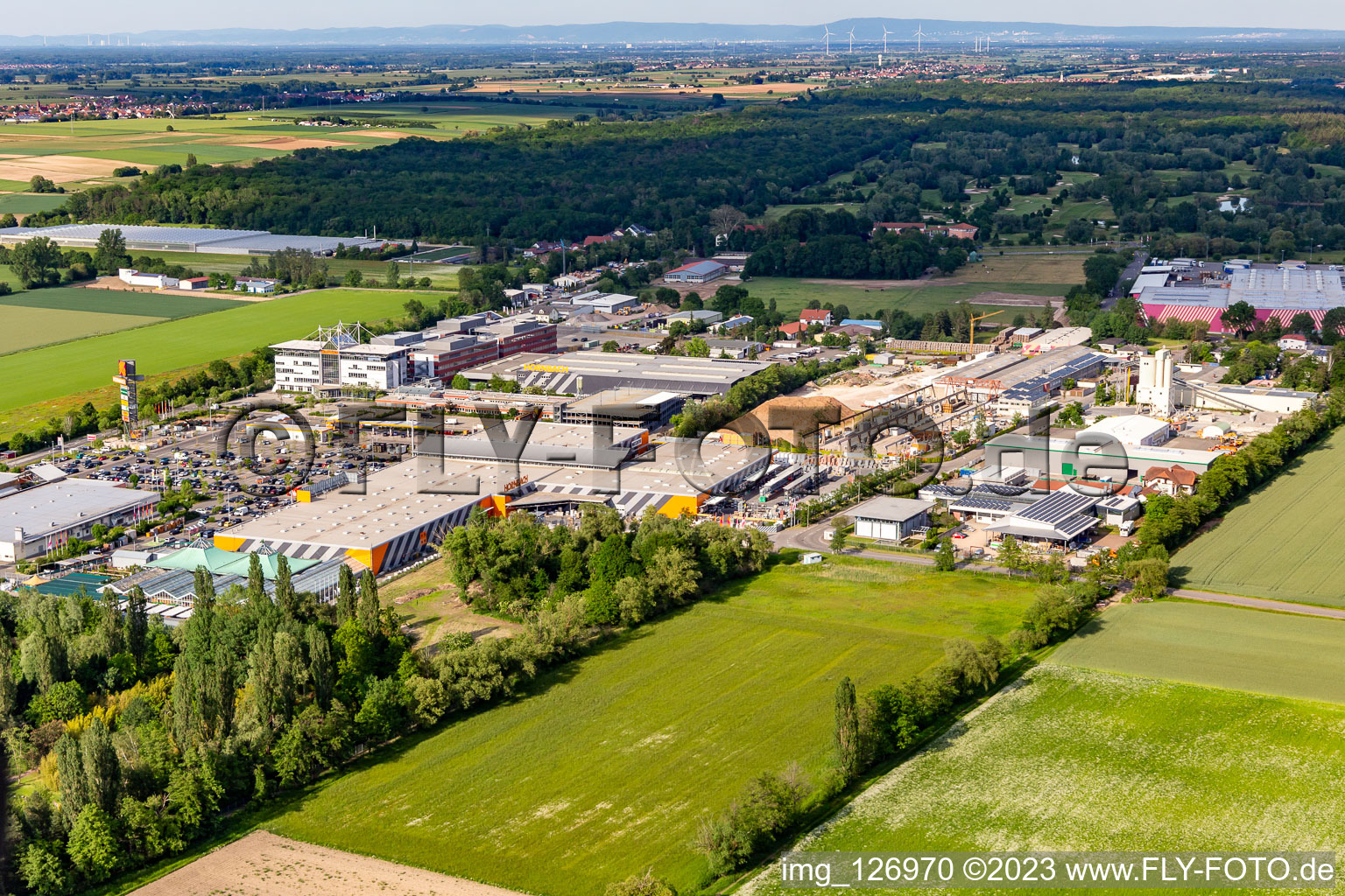 Vue aérienne de Magasin de quincaillerie et de jardinage Hornbach à le quartier Dreihof in Bornheim dans le département Rhénanie-Palatinat, Allemagne