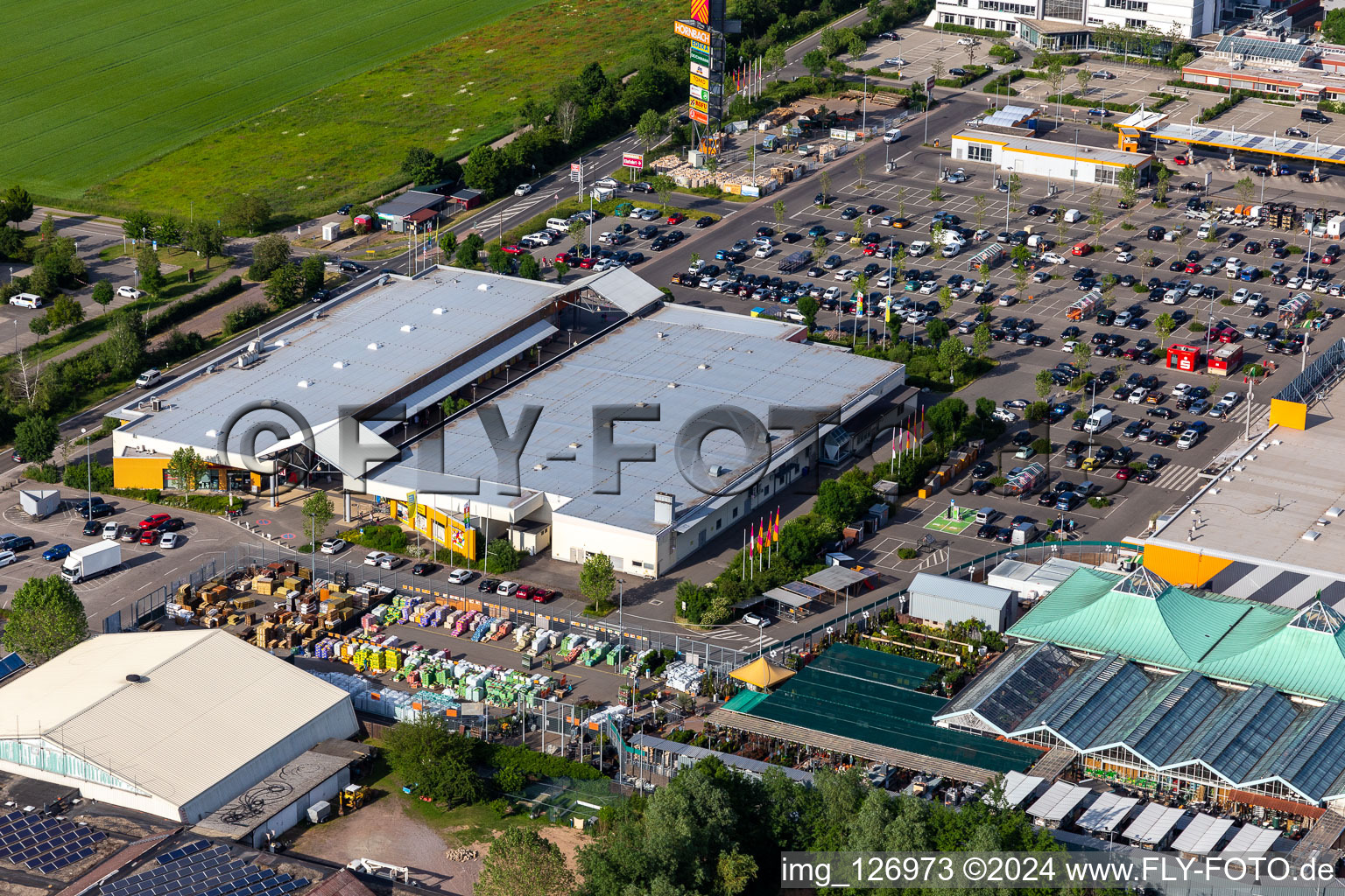 Vue aérienne de Magasin de quincaillerie et de jardinage Hornbach à Bornheim dans le département Rhénanie-Palatinat, Allemagne