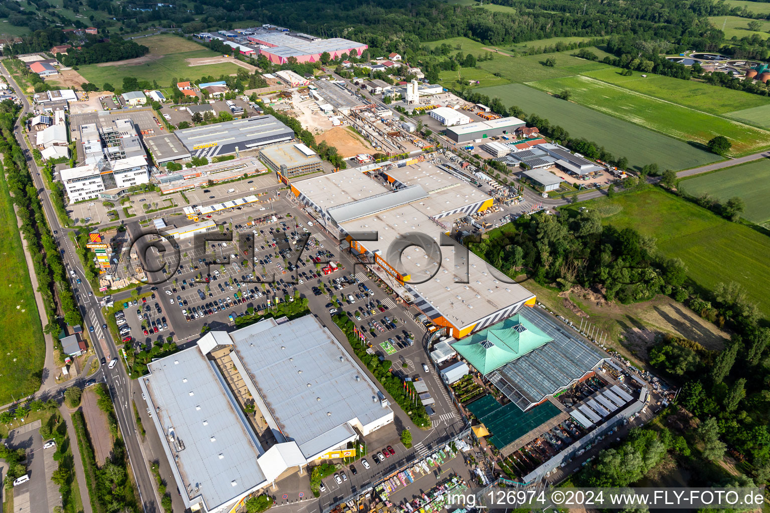 Vue oblique de Quincaillerie HORNBACH Bornheim dans la zone industrielle Bornheim à le quartier Dreihof in Bornheim dans le département Rhénanie-Palatinat, Allemagne