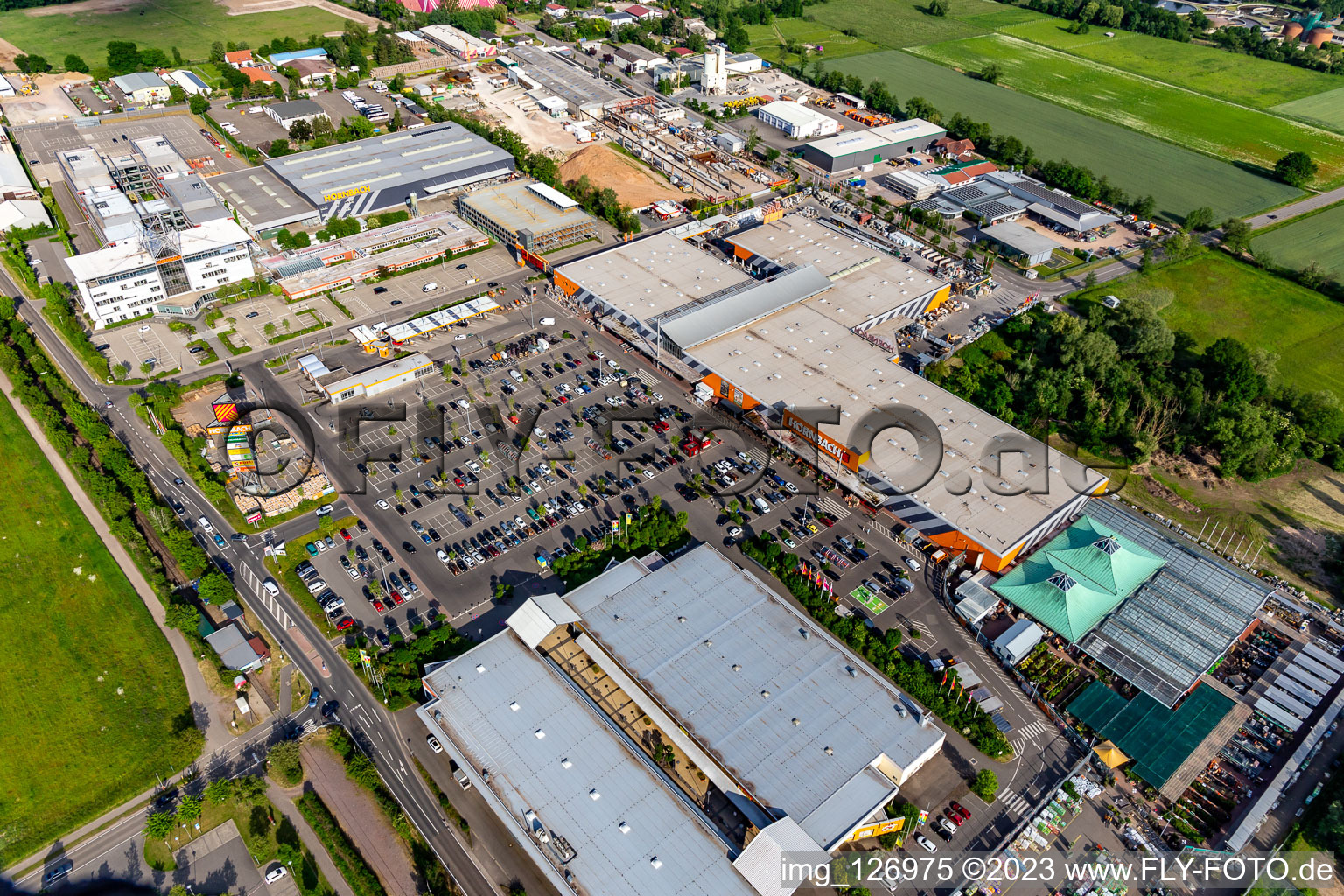 Vue aérienne de Magasin de quincaillerie et de jardinage Hornbach à le quartier Dreihof in Bornheim dans le département Rhénanie-Palatinat, Allemagne