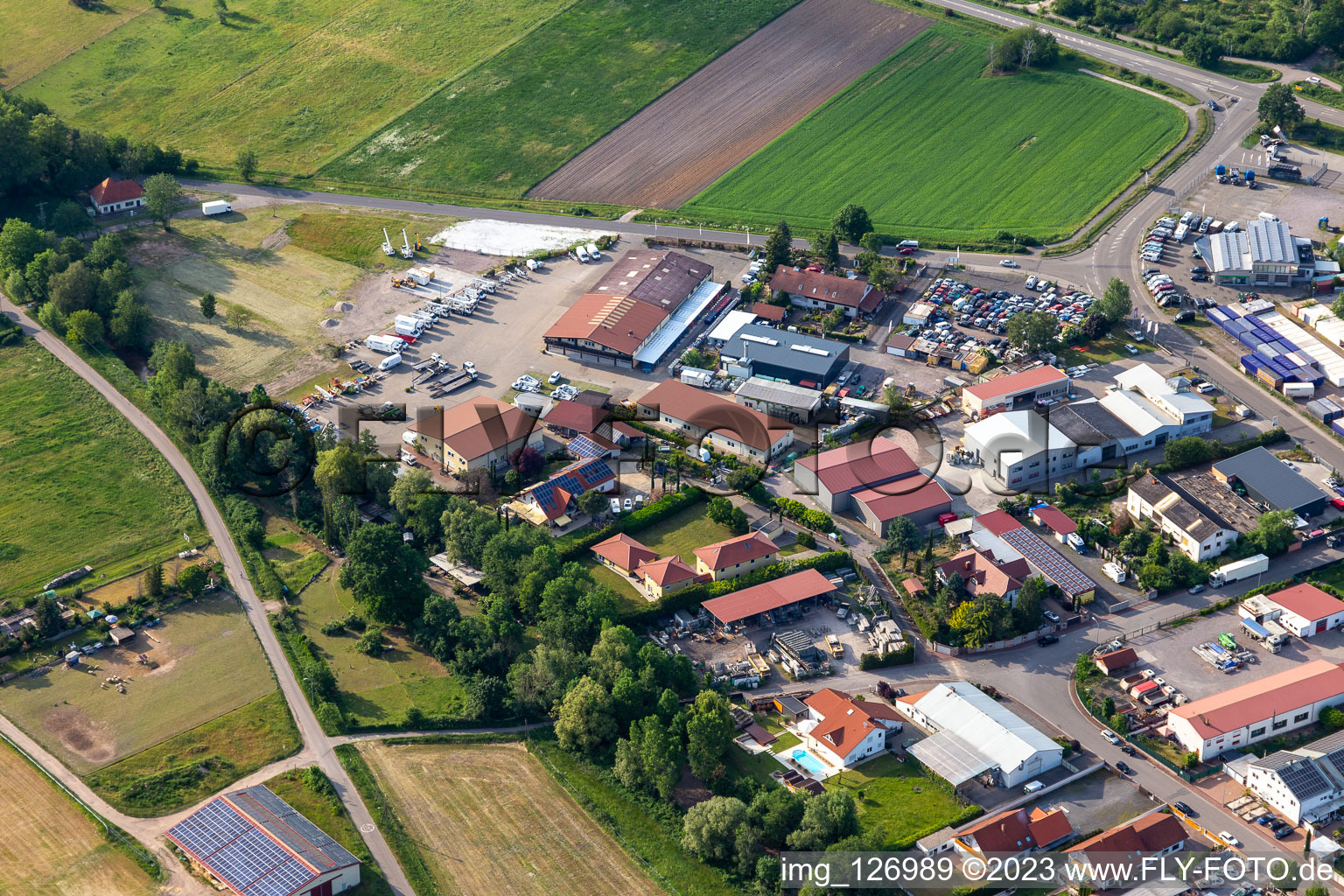 Vue aérienne de Zone industrielle Im Altenschemel à Speyerbach à le quartier Speyerdorf in Neustadt an der Weinstraße dans le département Rhénanie-Palatinat, Allemagne