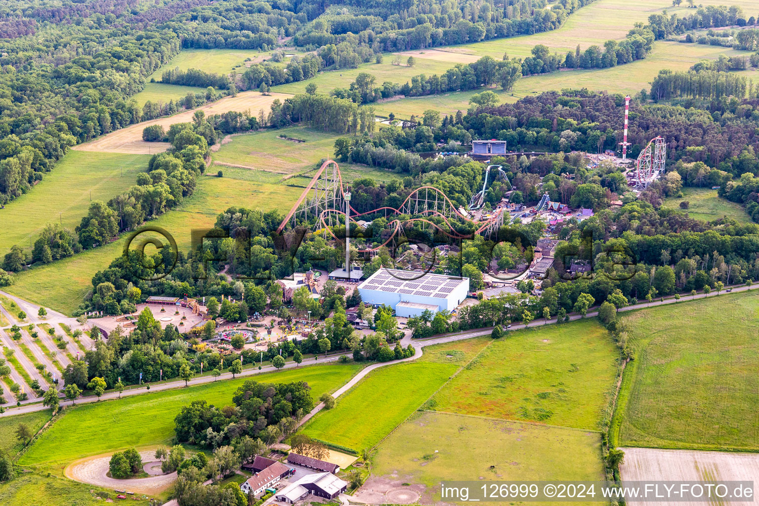 Parc de vacances à Haßloch dans le département Rhénanie-Palatinat, Allemagne vu d'un drone