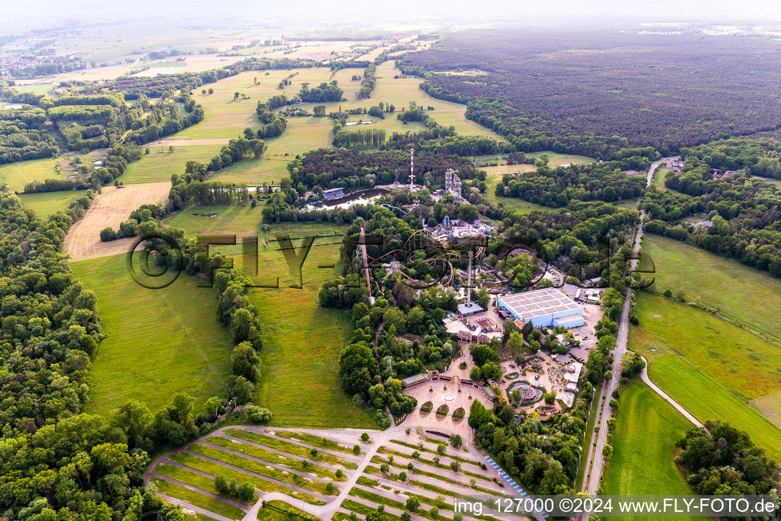 Centre de loisirs - parc d'attractions Holiday Park GmbH sur Holidayparkstrasse à Haßloch dans le département Rhénanie-Palatinat, Allemagne d'en haut