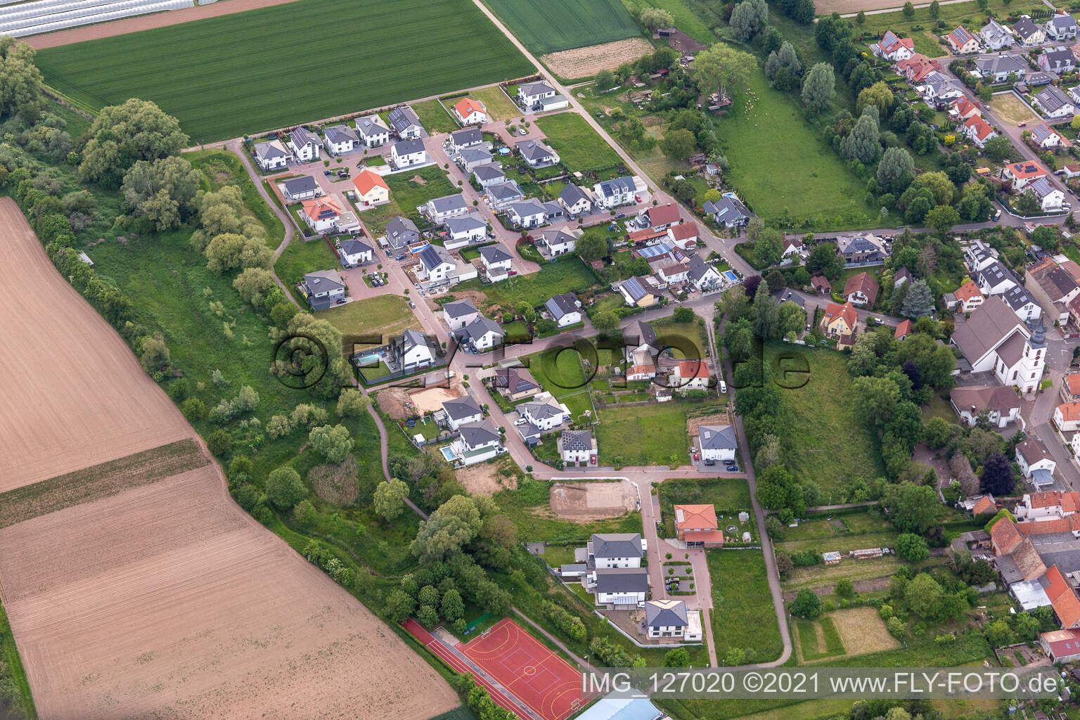 Vue aérienne de Dans les cent acres à Offenbach an der Queich dans le département Rhénanie-Palatinat, Allemagne
