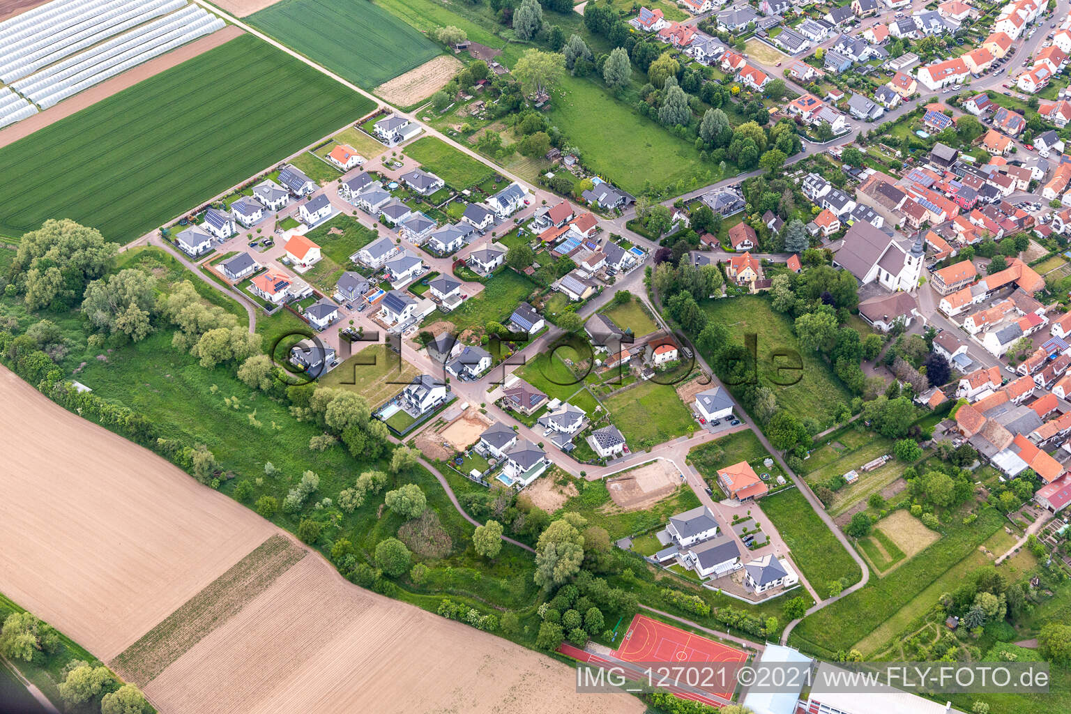Vue aérienne de Dans les cent acres à Offenbach an der Queich dans le département Rhénanie-Palatinat, Allemagne